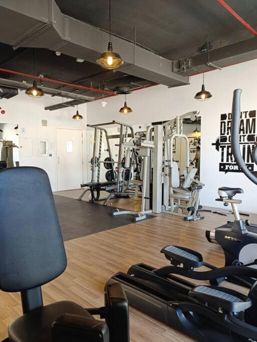 Dayf-luc Stylish Modern Comfort & Great Location