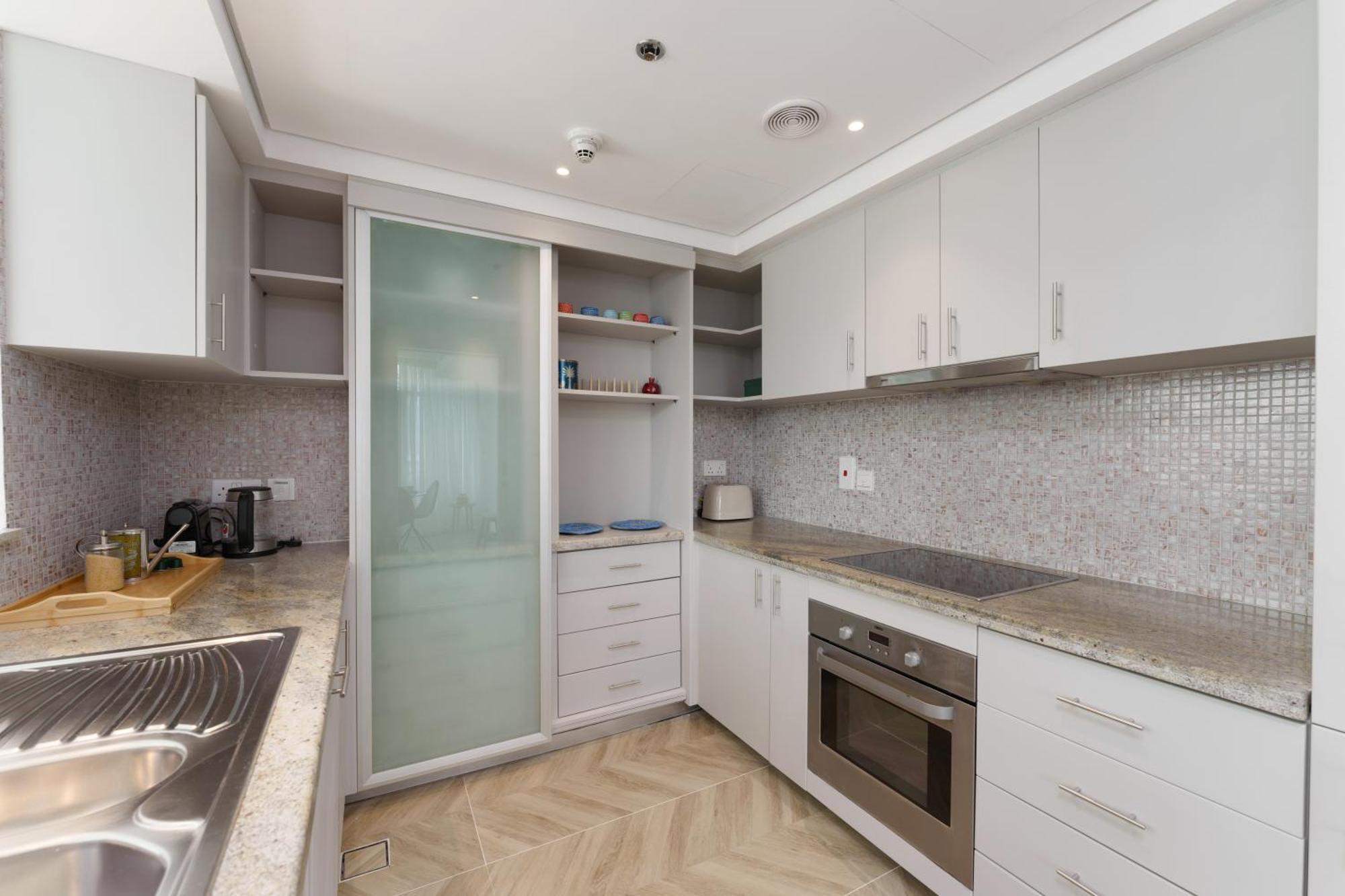 Maison Privee - Blissful Living With Marina Waterfront Views Apartment *