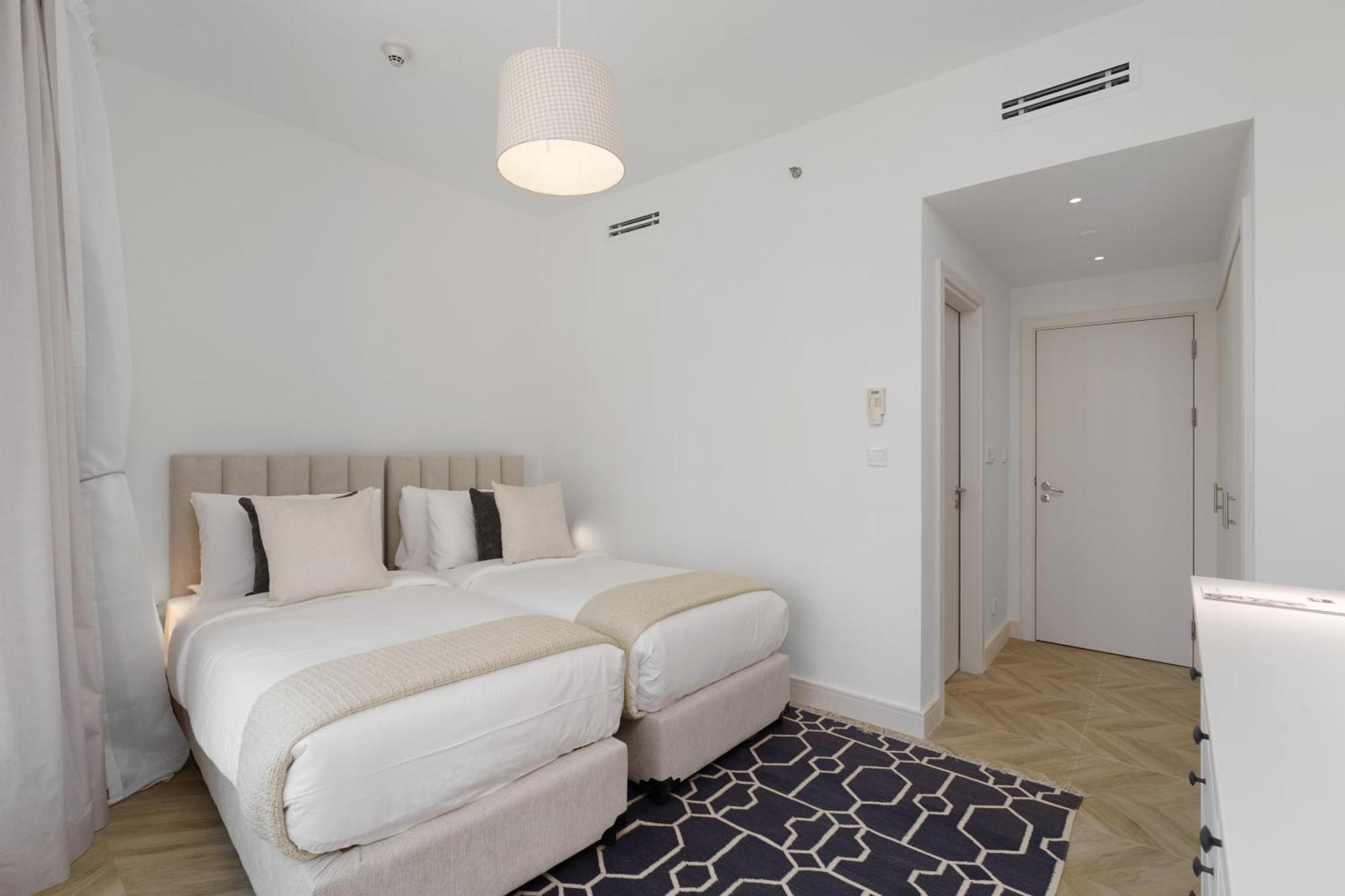 Maison Privee - Blissful Living With Marina Waterfront Views *