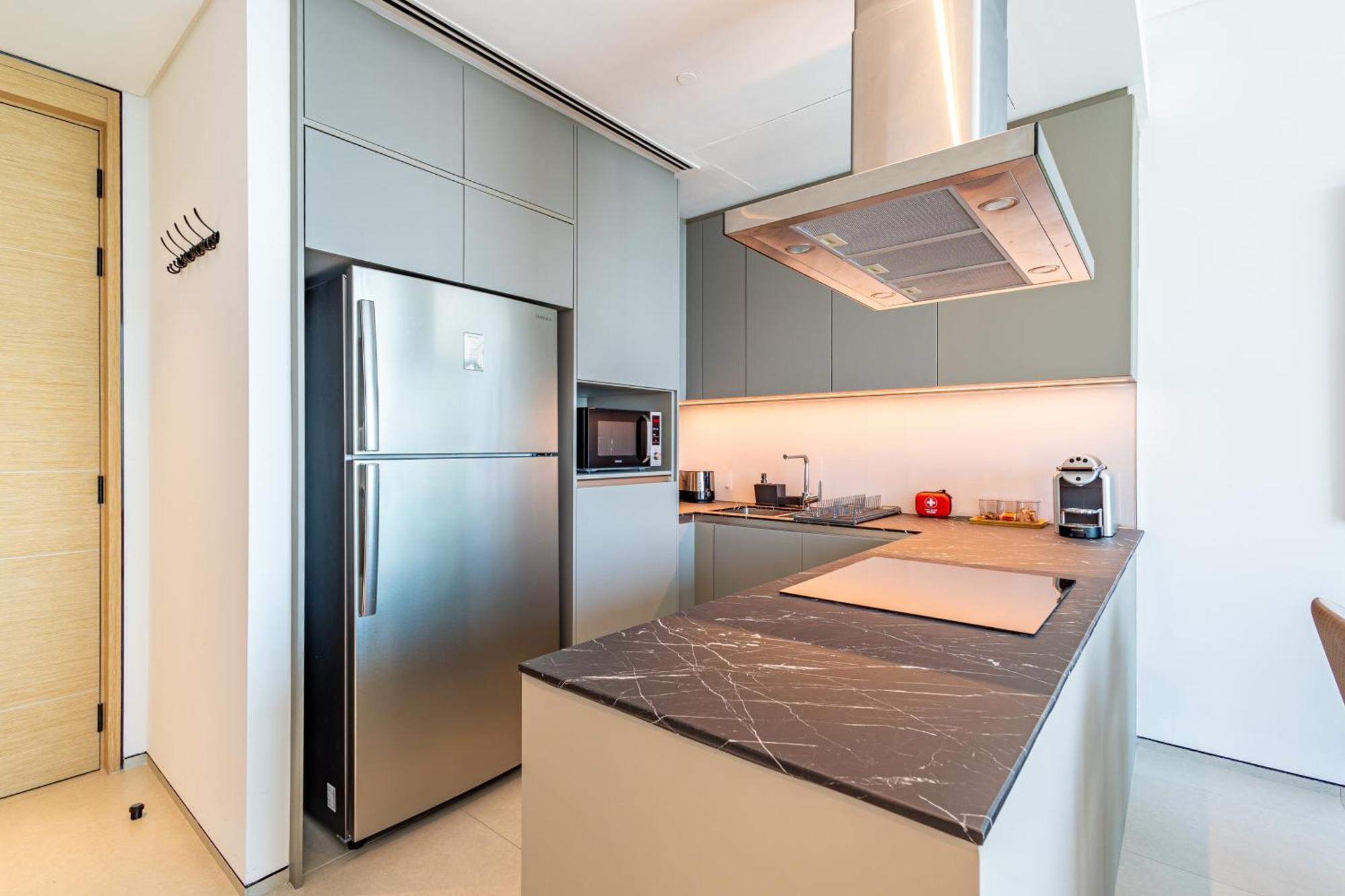 Address Jbr: Beachfront Bliss & Sky-high Luxury Apartment Dubai