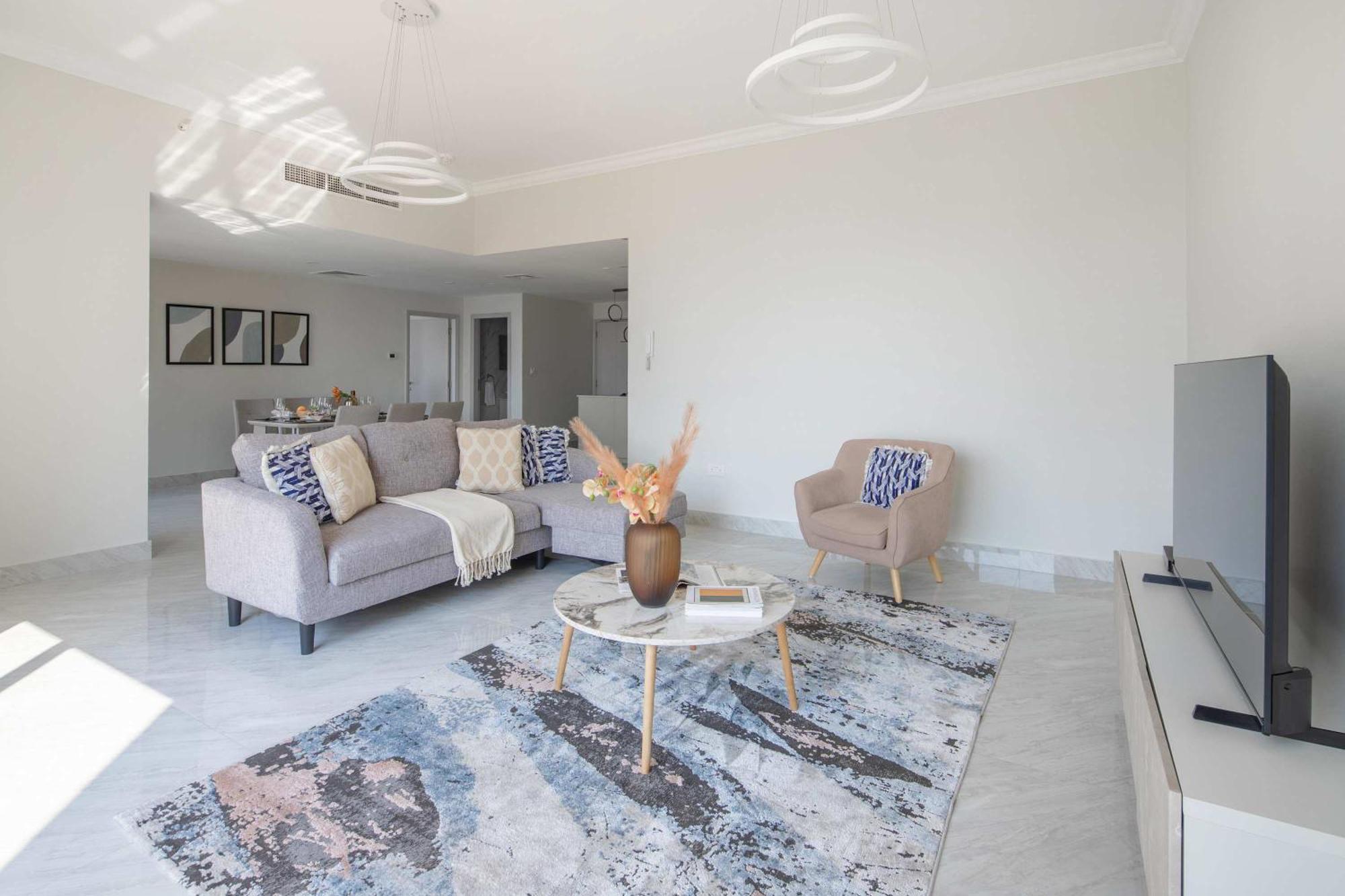 Frank Porter - Sadaf 6 Apartment