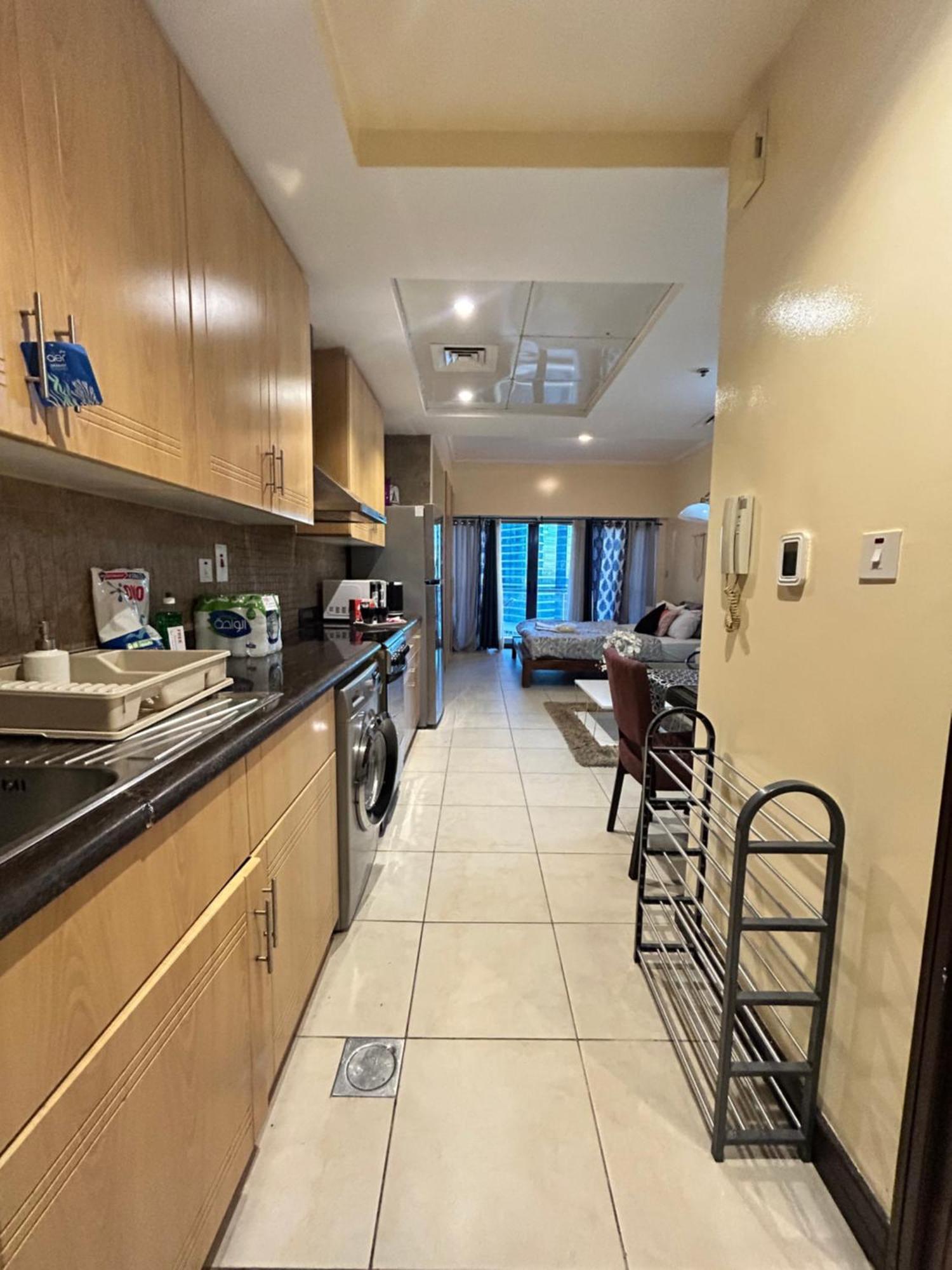 Click - Jlt - & Balcony Lakes View Entire -ra Apartment *