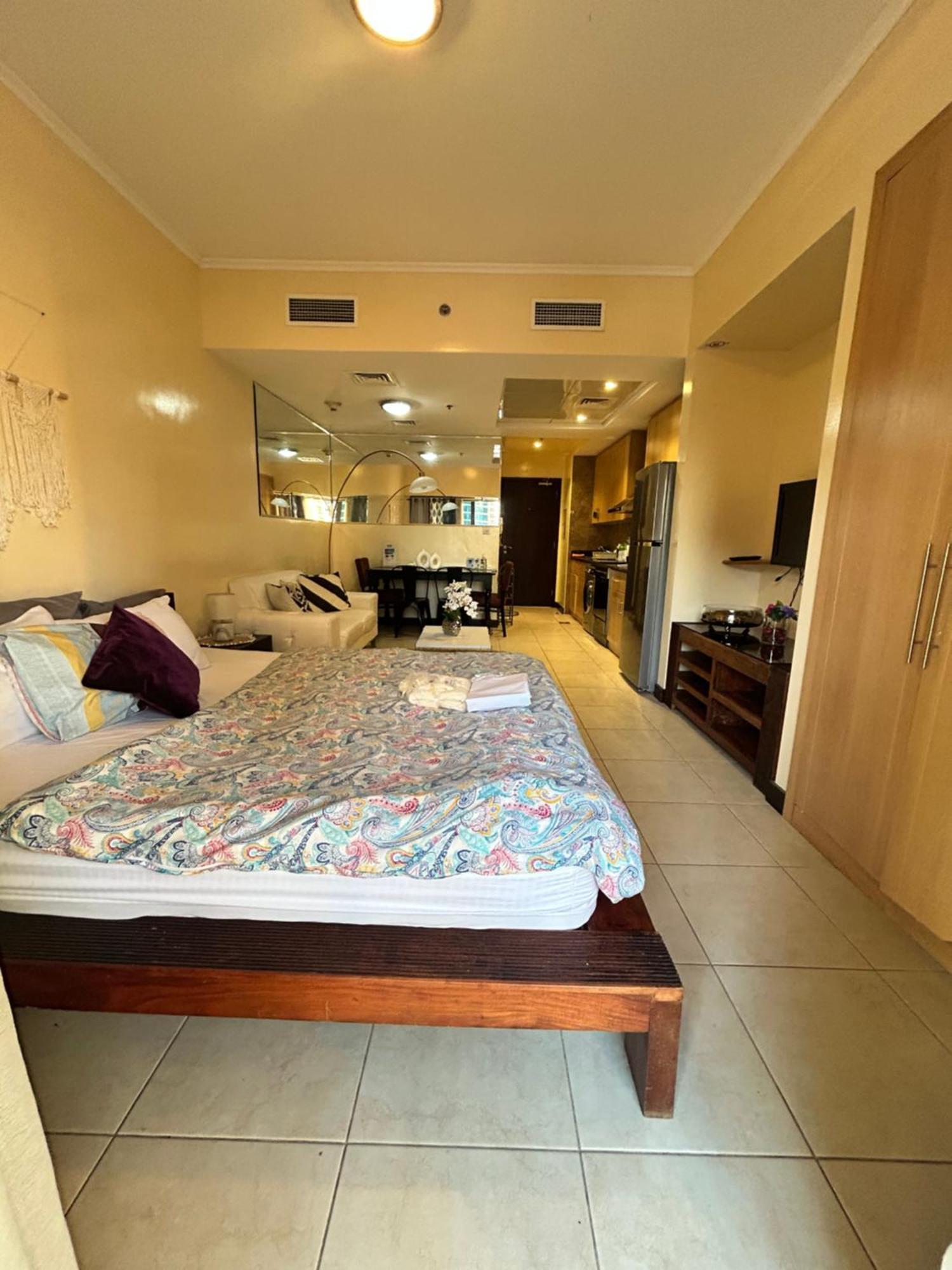 Click - Jlt - & Balcony Lakes View Entire -ra Apartment Dubai