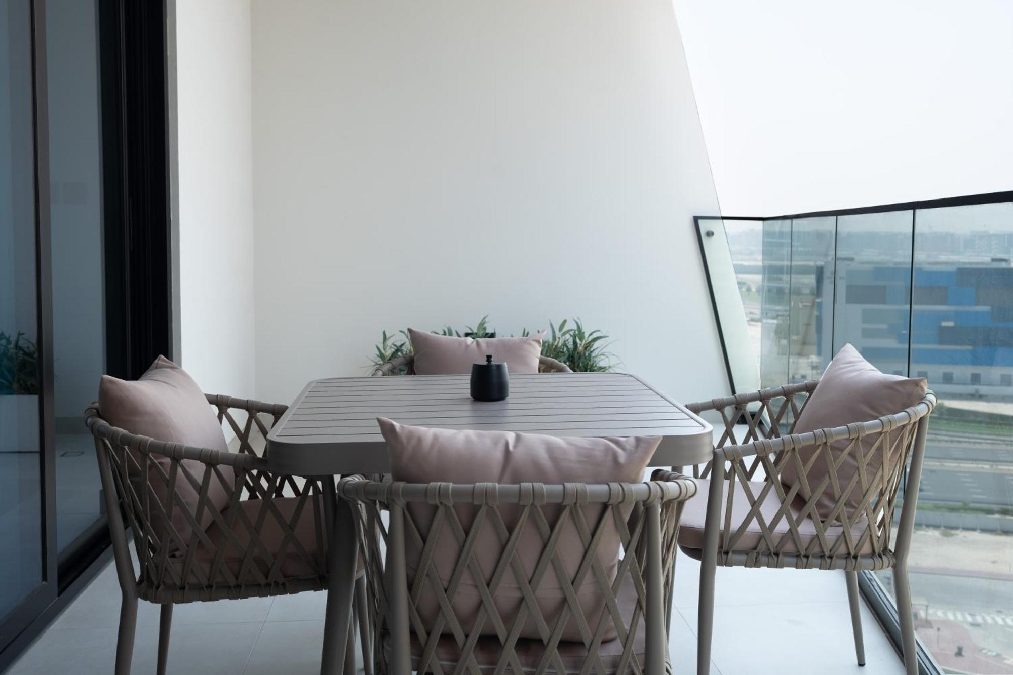 Keyrock Living - Luxury Furnished 2 Bedroom In Business Bay With Jacuzzi - Binghatti Canal Apartment