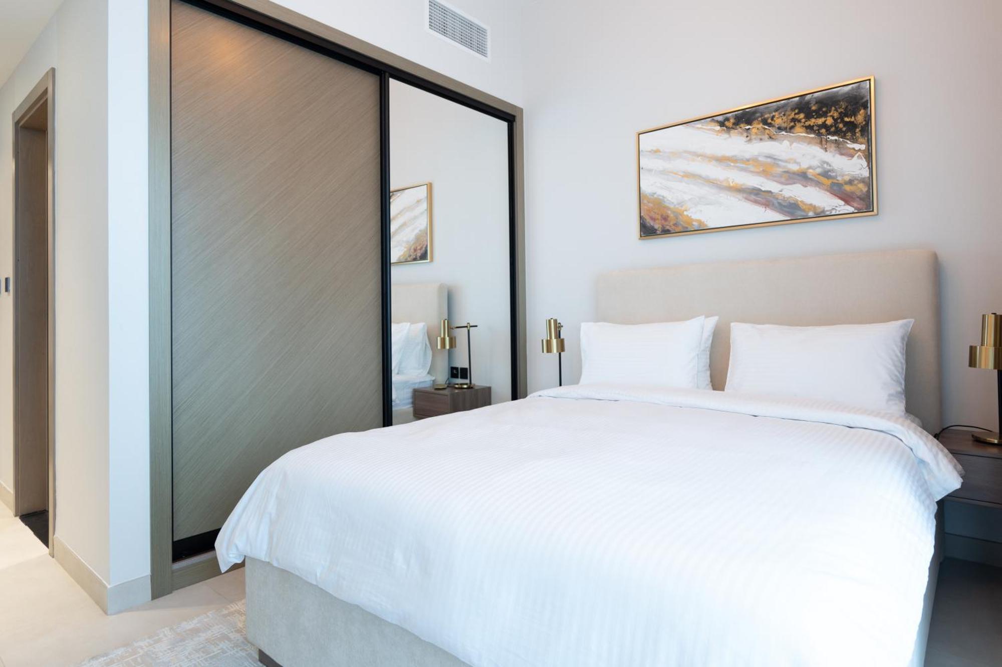 Keyrock Living - Luxury Furnished 2 Bedroom In Business Bay With Jacuzzi - Binghatti Canal Apartment *