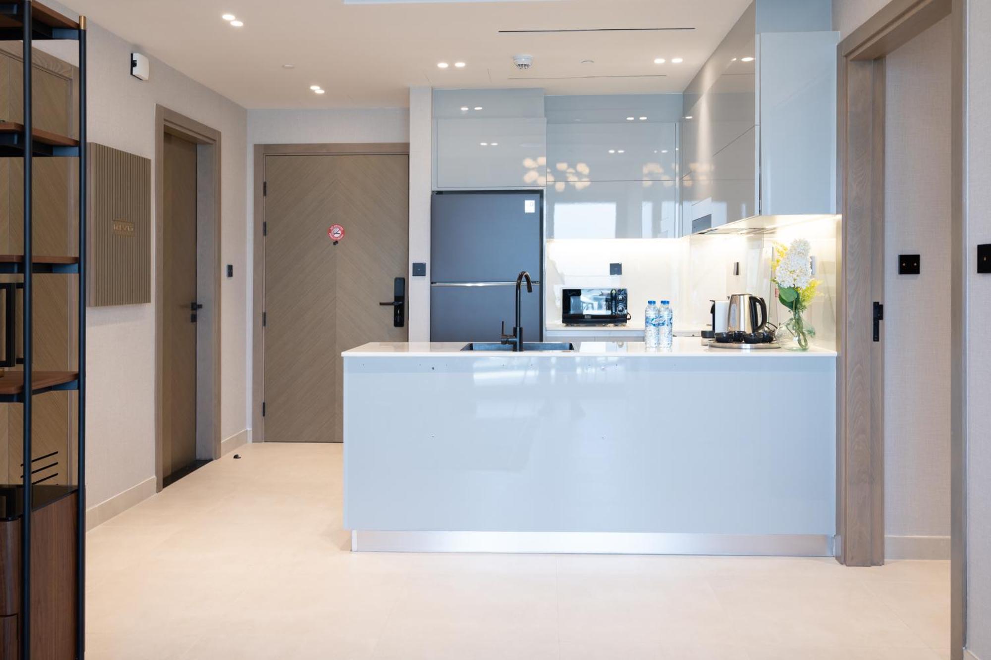 Keyrock Living - Luxury Furnished 2 Bedroom In Business Bay With Jacuzzi - Binghatti Canal Apartment *