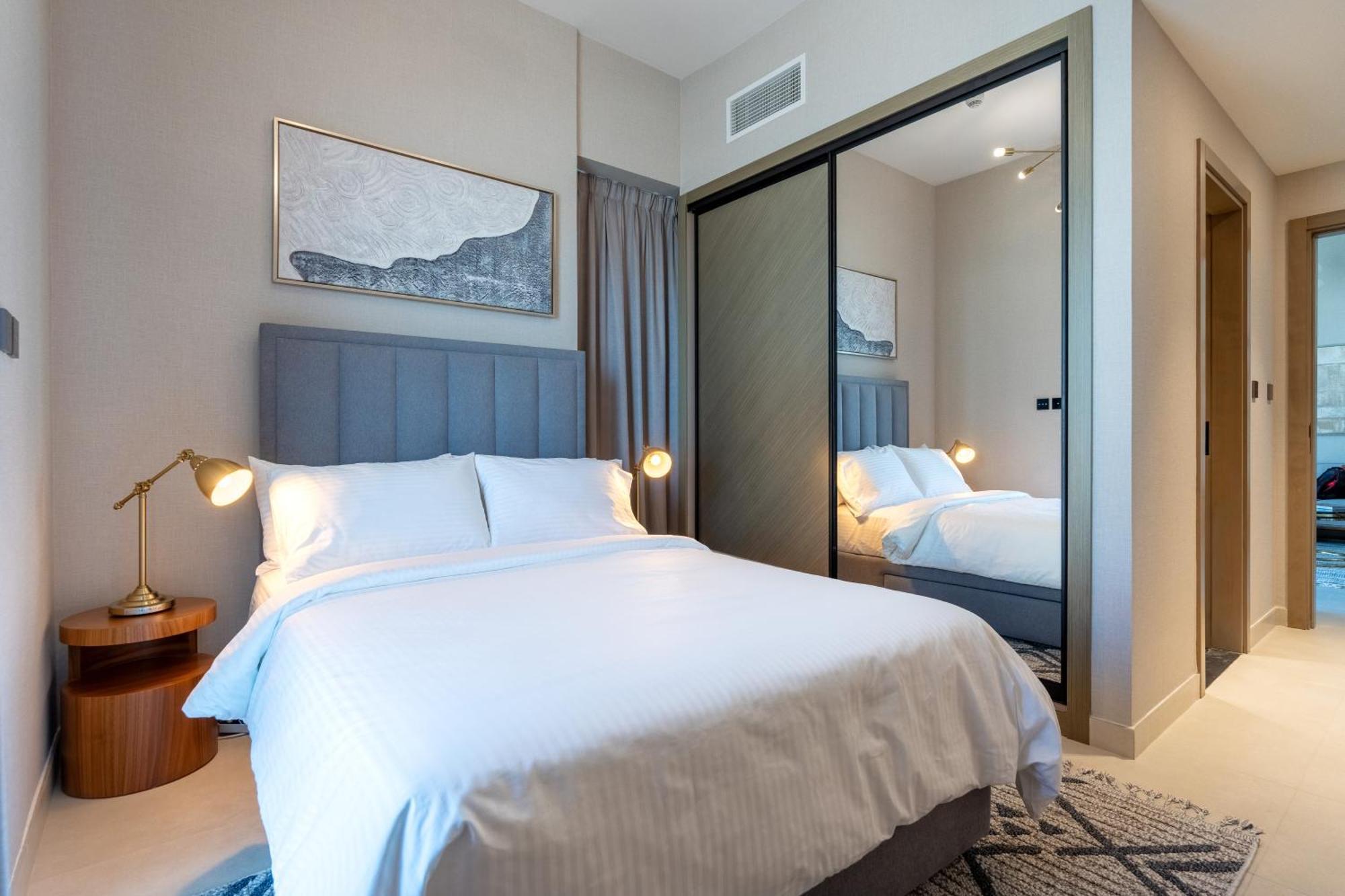 Keyrock Living - Luxury Furnished 2 Bedroom In Business Bay With Jacuzzi - Binghatti Canal Apartment