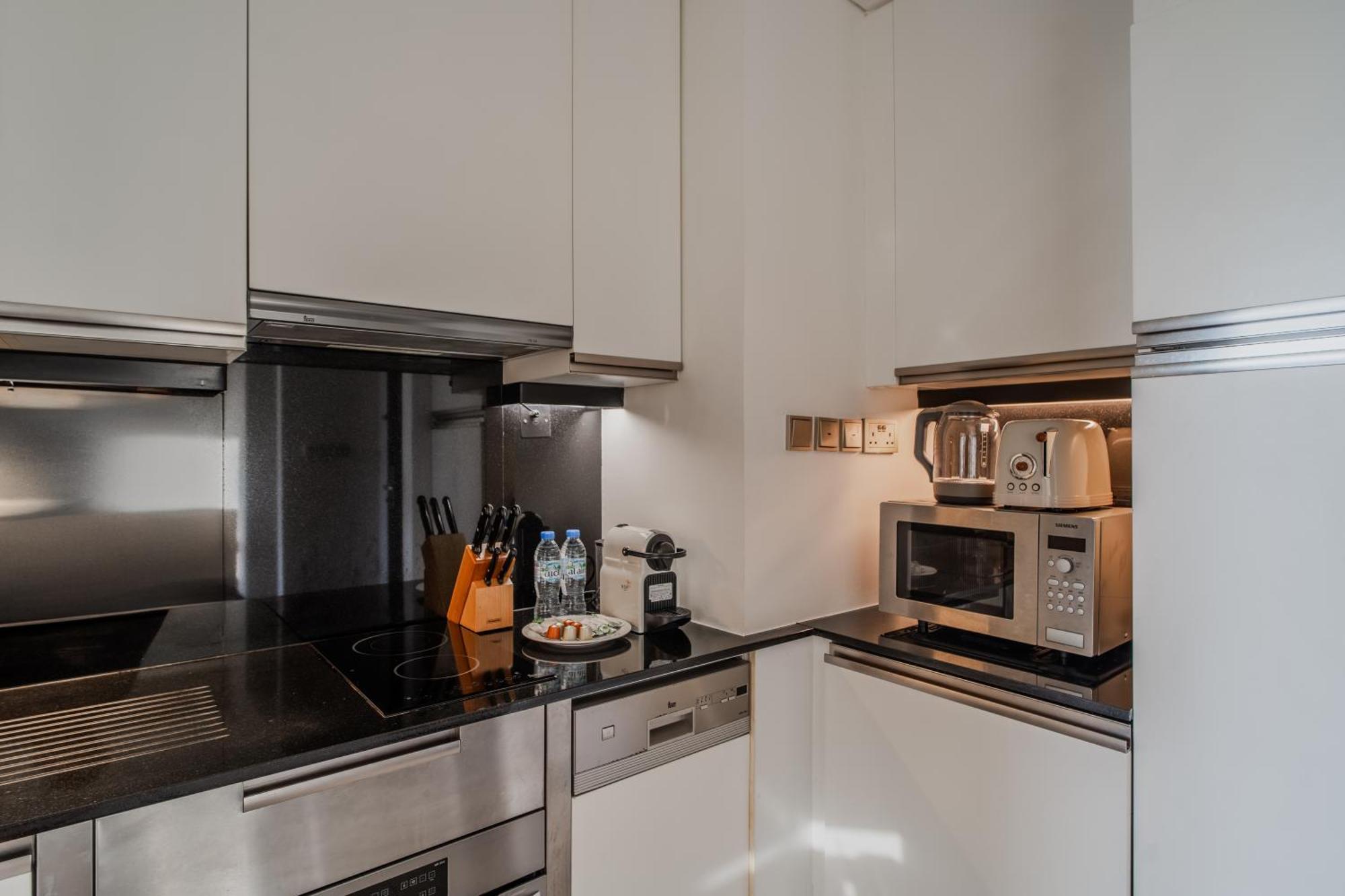 In Address Marina Residences Connected To Marina Mall Apartment