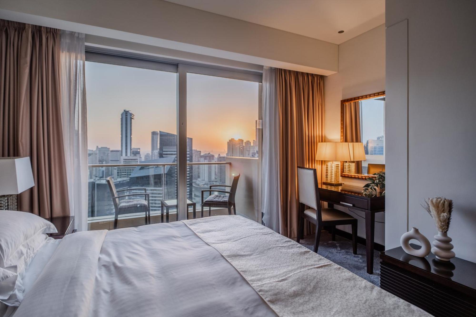 Apartment In Address Marina Residences Connected To Marina Mall *