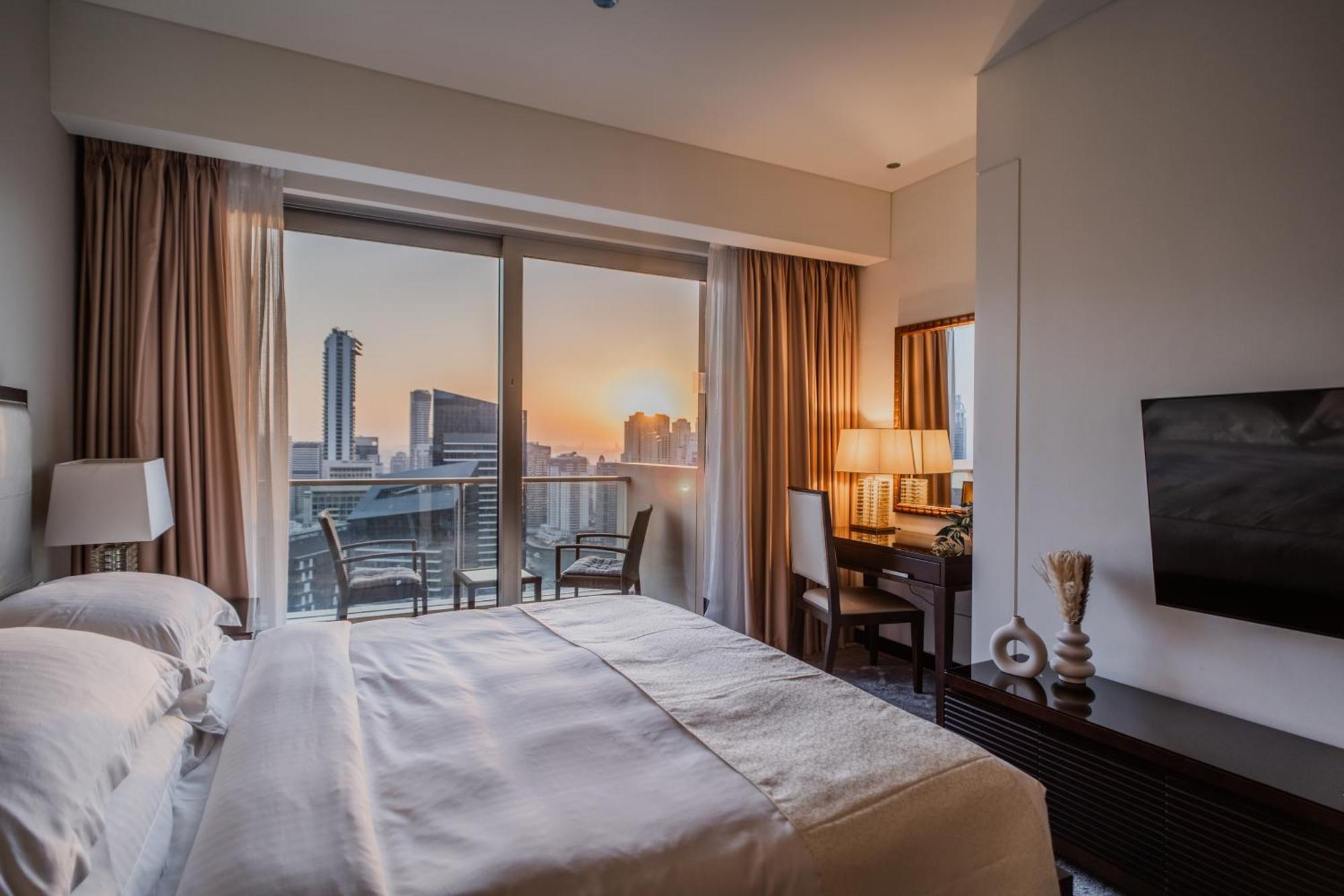 In Address Marina Residences Connected To Marina Mall * Dubai