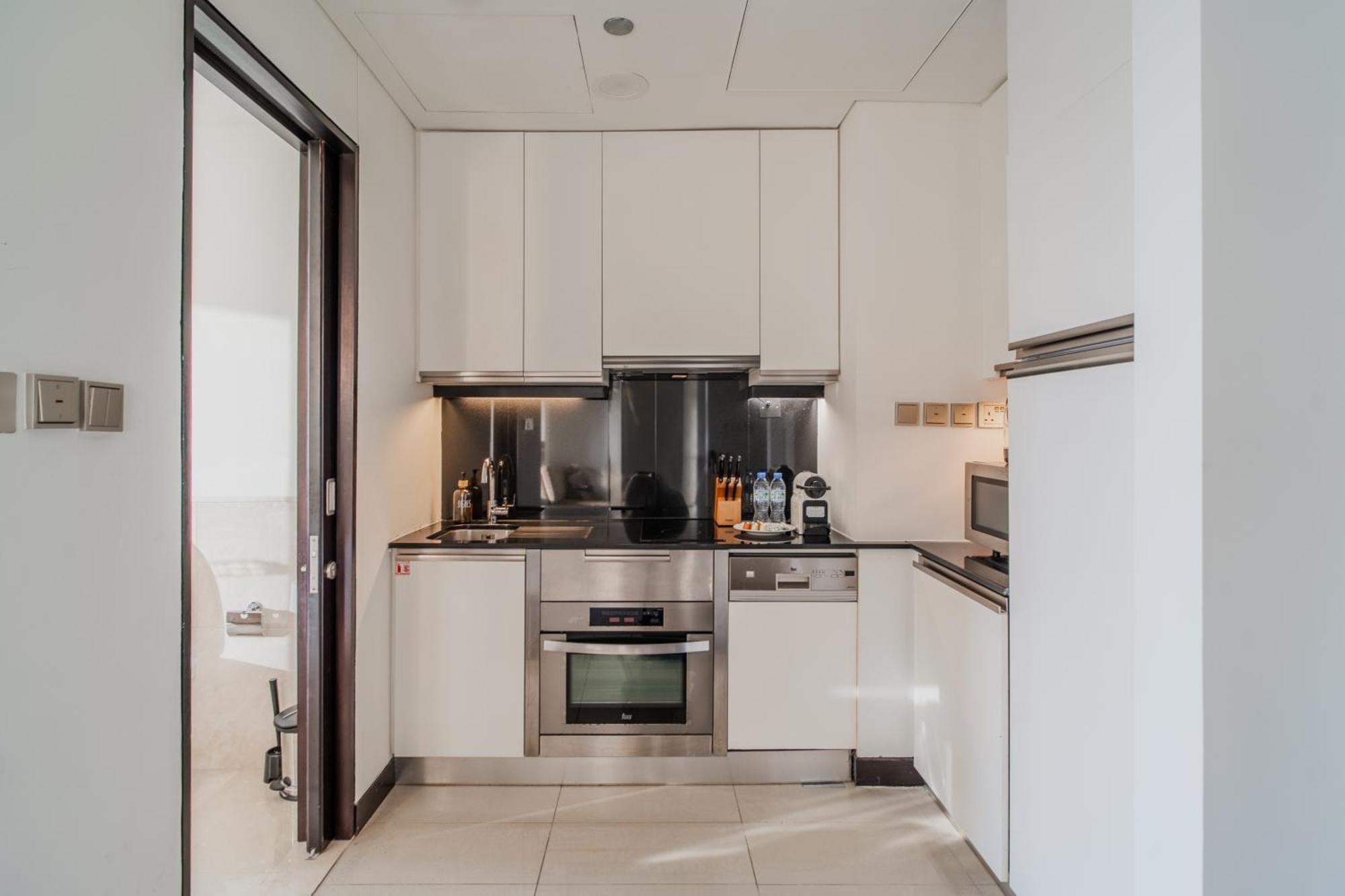 Apartment In Address Marina Residences Connected To Marina Mall *