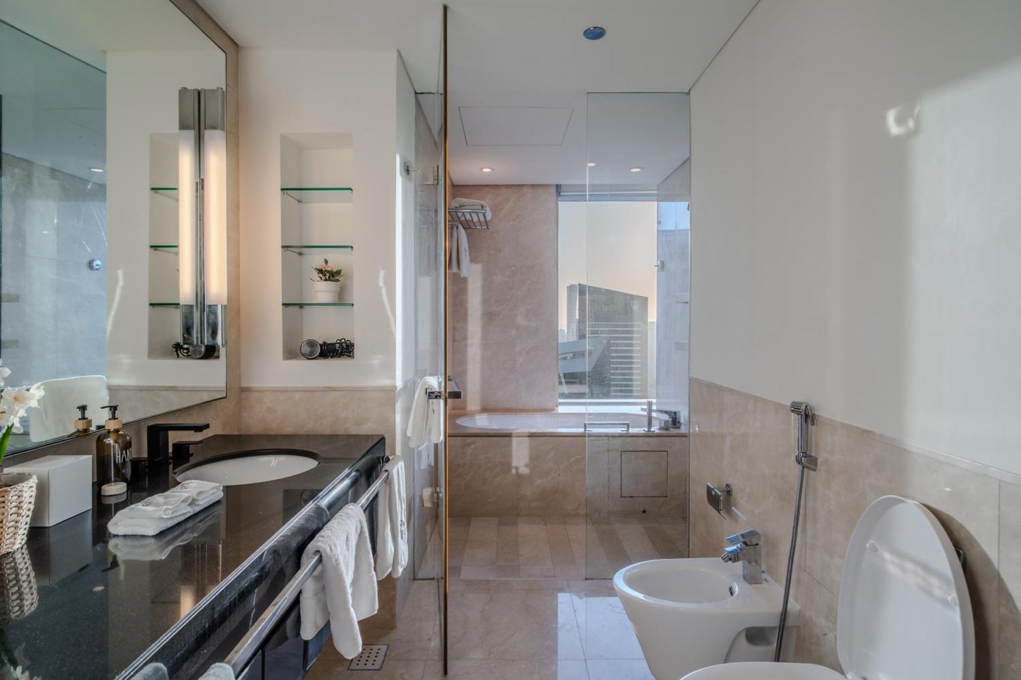 Apartment In Address Marina Residences Connected To Marina Mall *