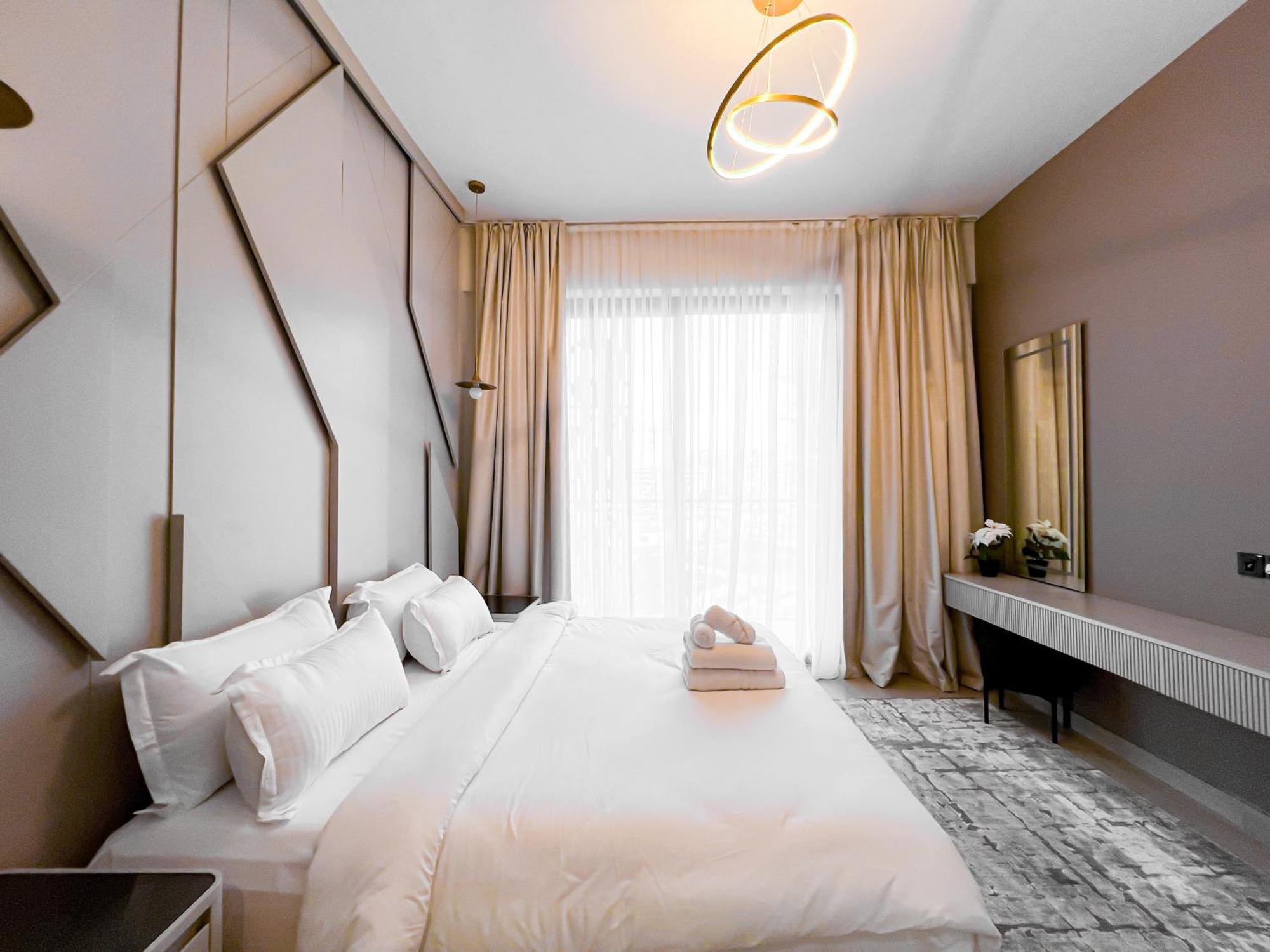 Stylish 1-bedroom Retreat In Prime Gardens , Arjan Apartment *