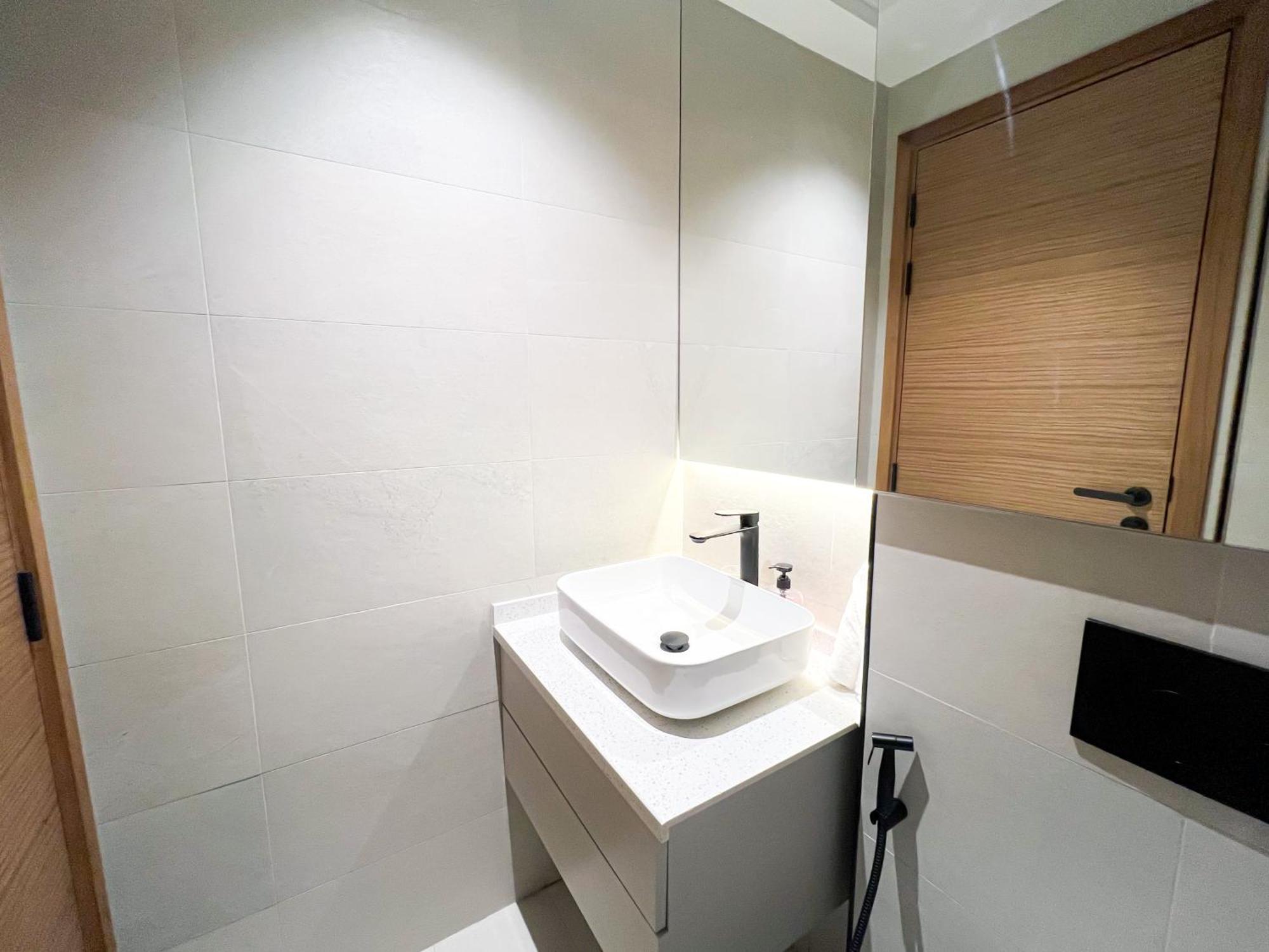 Apartment Stylish 1-bedroom Retreat In Prime Gardens , Arjan *