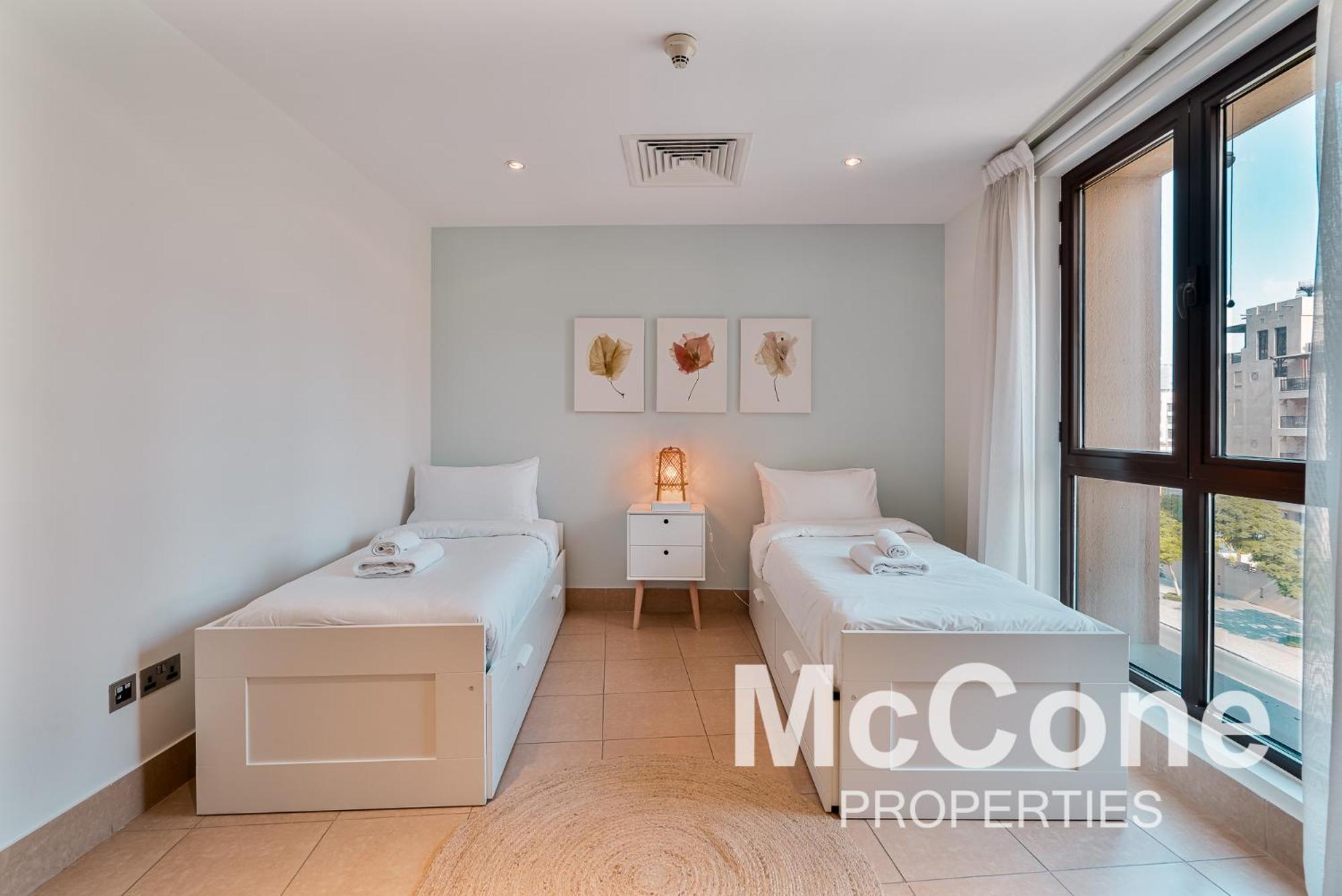 Downtown 2br With Iconic Burj Khalifa Views *