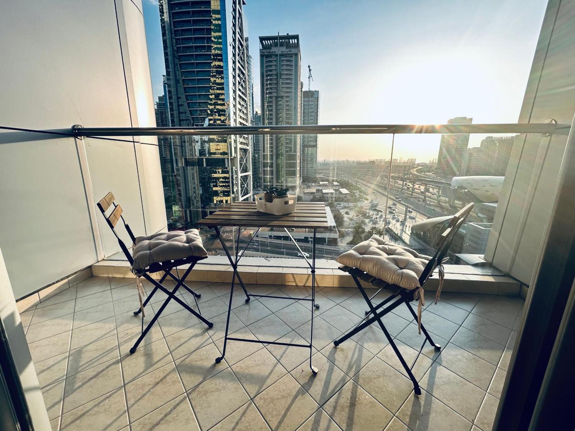 Chic Near Metro ! Apartamento Dubai