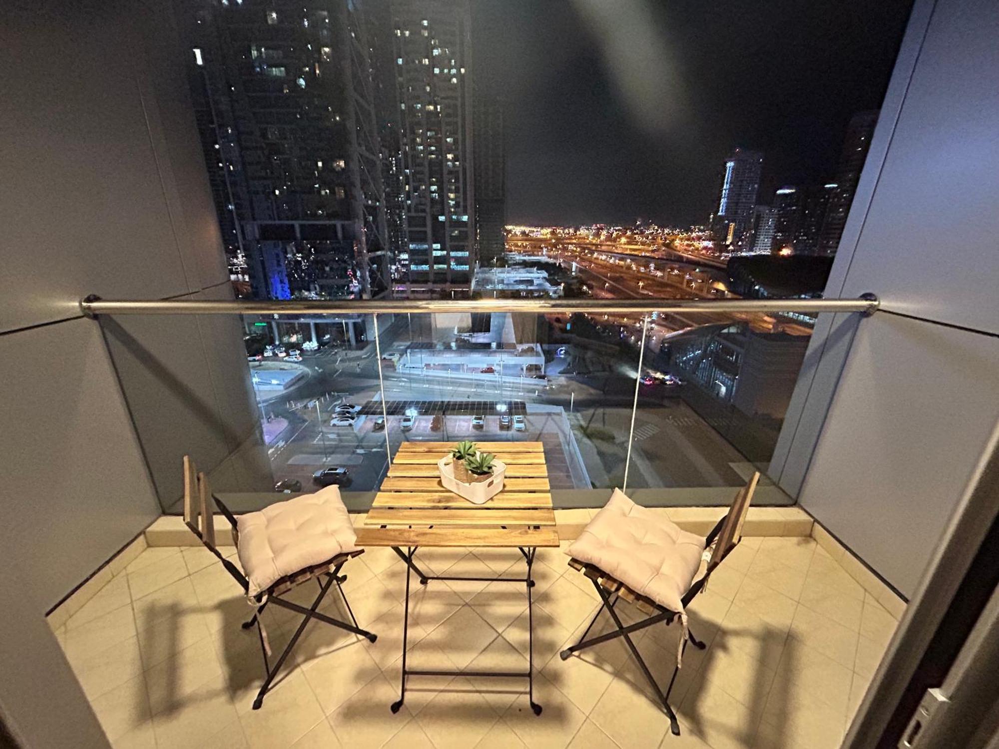 Chic Near Metro ! Apartamento Dubai