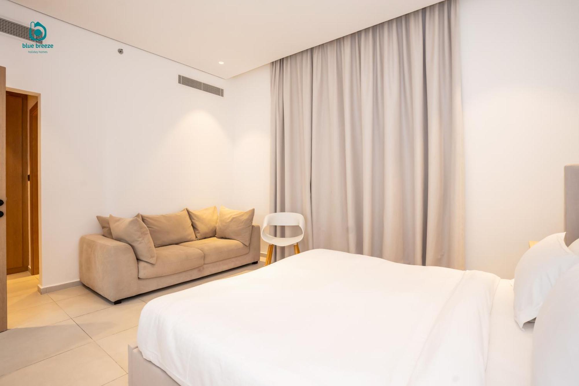 Blue Breeze - Elegant 1br With Private Jacuzzi & Terrace In Jvc Apartment