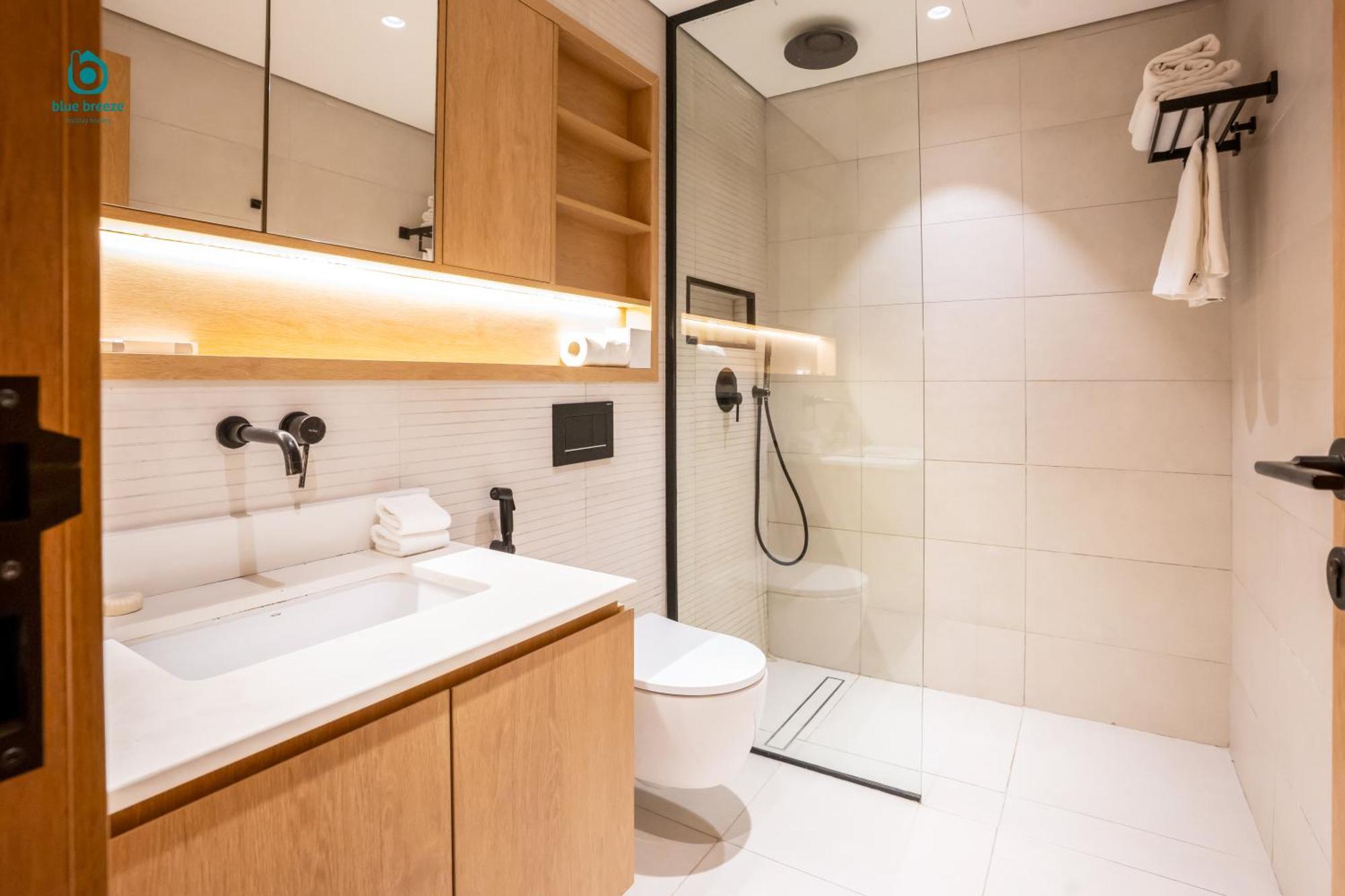 Apartment Blue Breeze - Elegant 1br With Private Jacuzzi & Terrace In Jvc