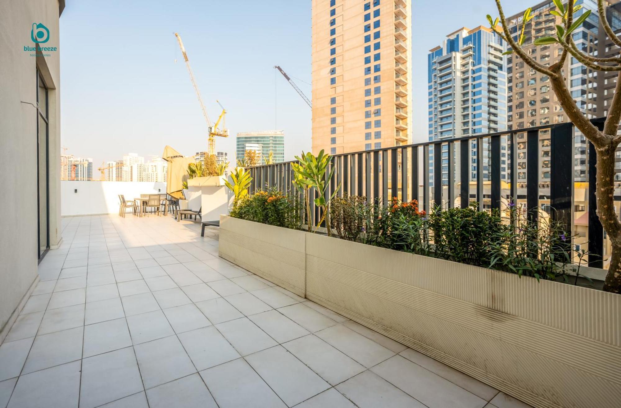 Apartment Blue Breeze - Elegant 1br With Private Jacuzzi & Terrace In Jvc *
