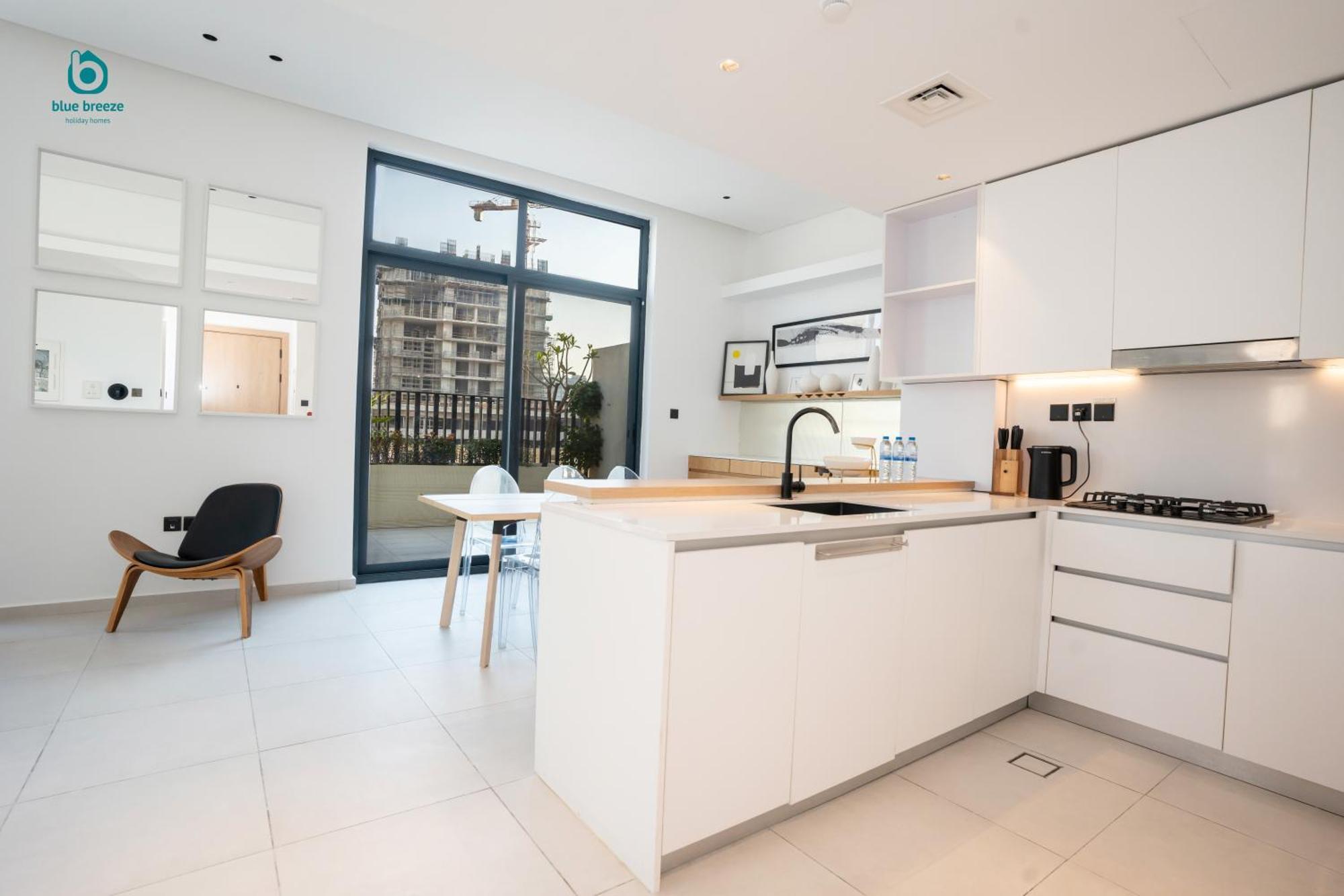 Blue Breeze - Elegant 1br With Private Jacuzzi & Terrace In Jvc Apartment Dubai