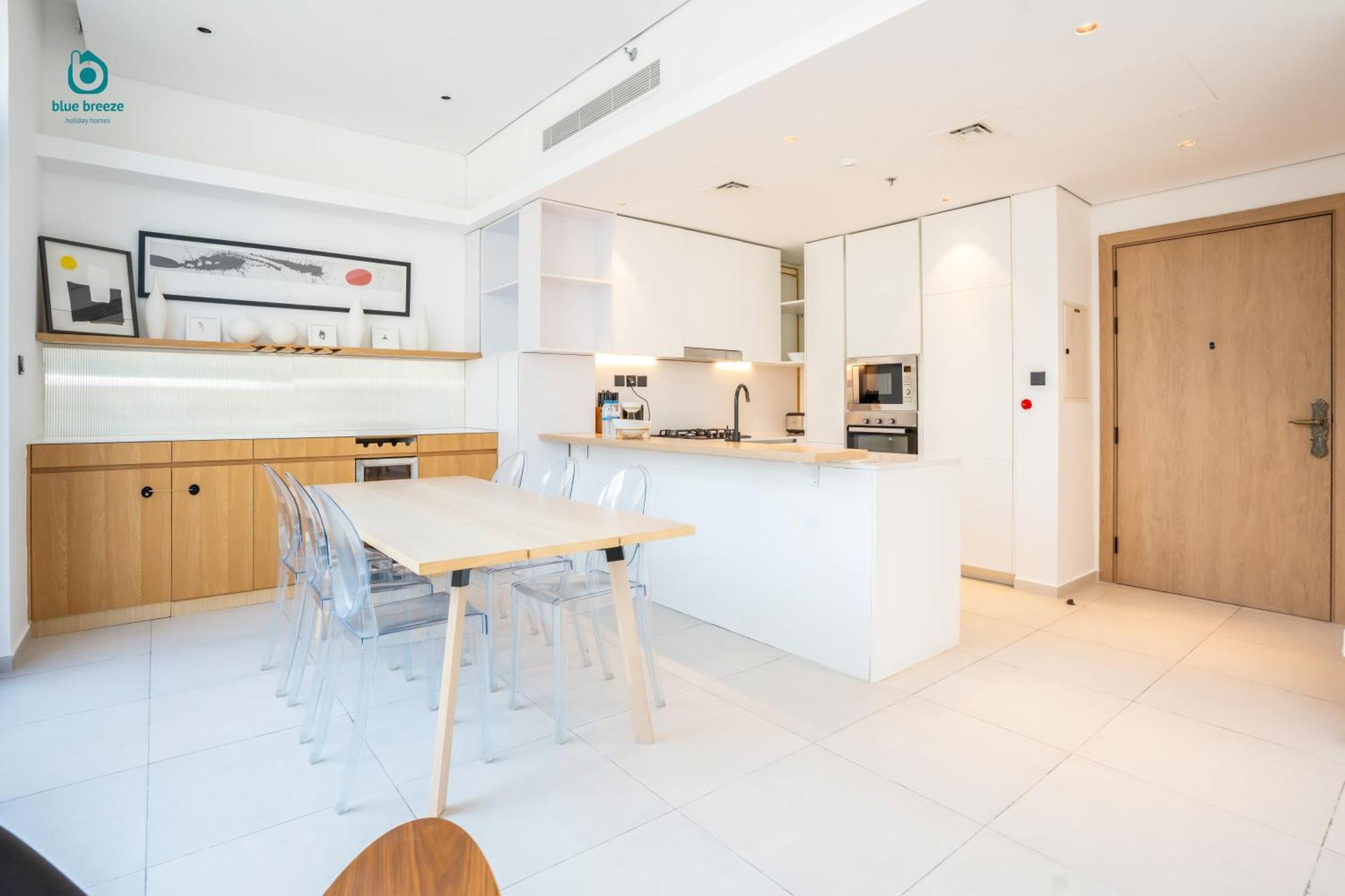 Blue Breeze - Elegant 1br With Private Jacuzzi & Terrace In Jvc