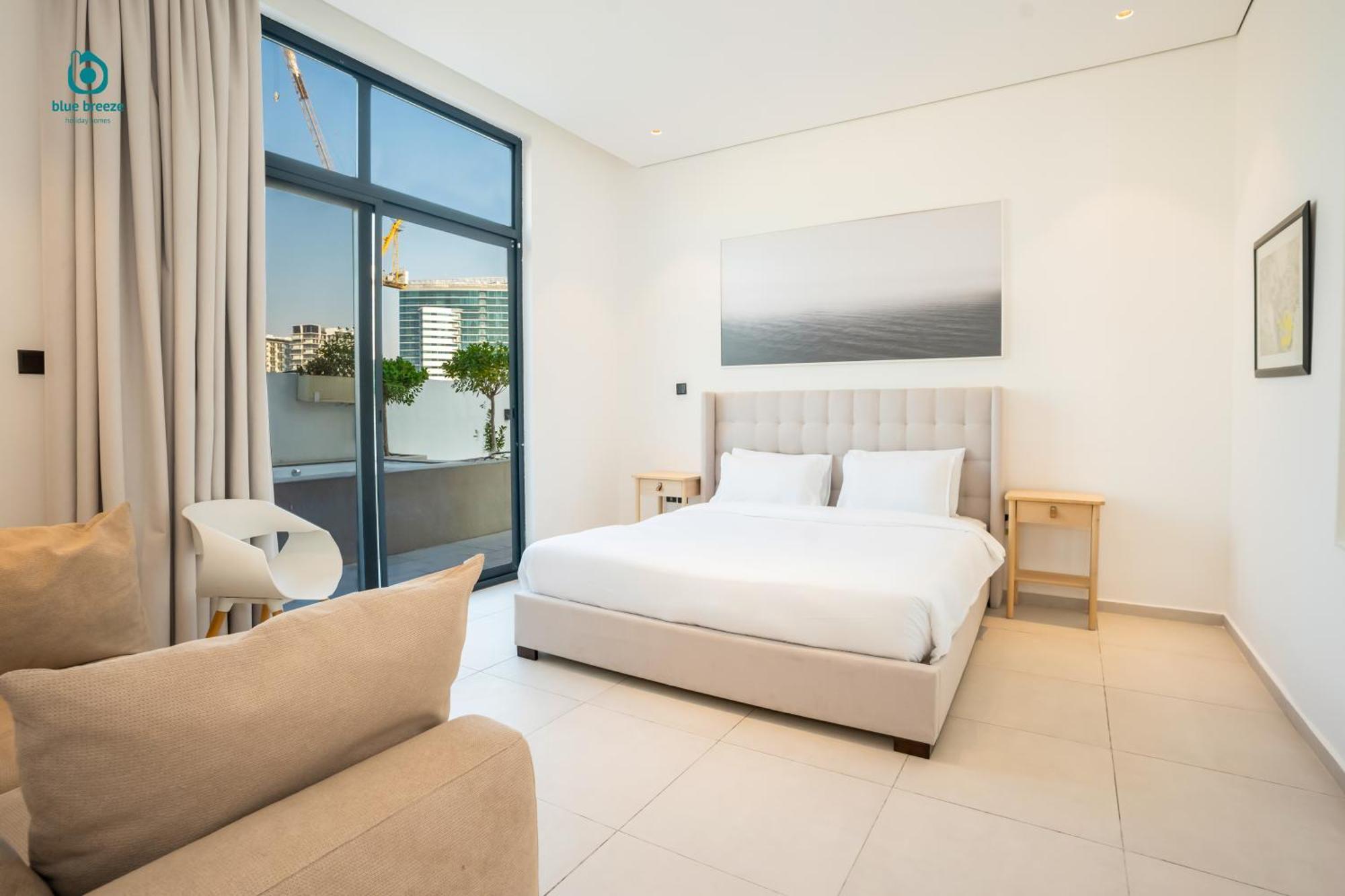 Blue Breeze - Elegant 1br With Private Jacuzzi & Terrace In Jvc Apartment