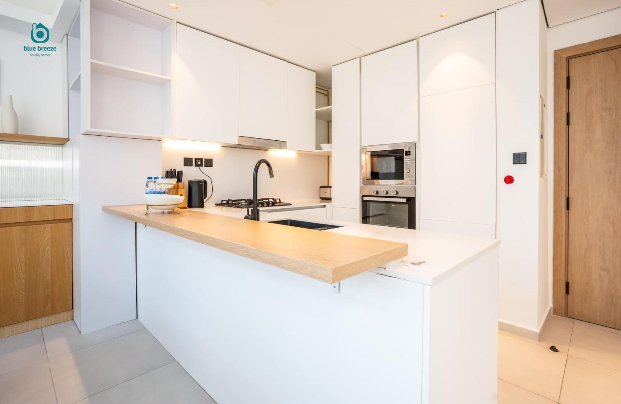 Apartment Blue Breeze - Elegant 1br With Private Jacuzzi & Terrace In Jvc *