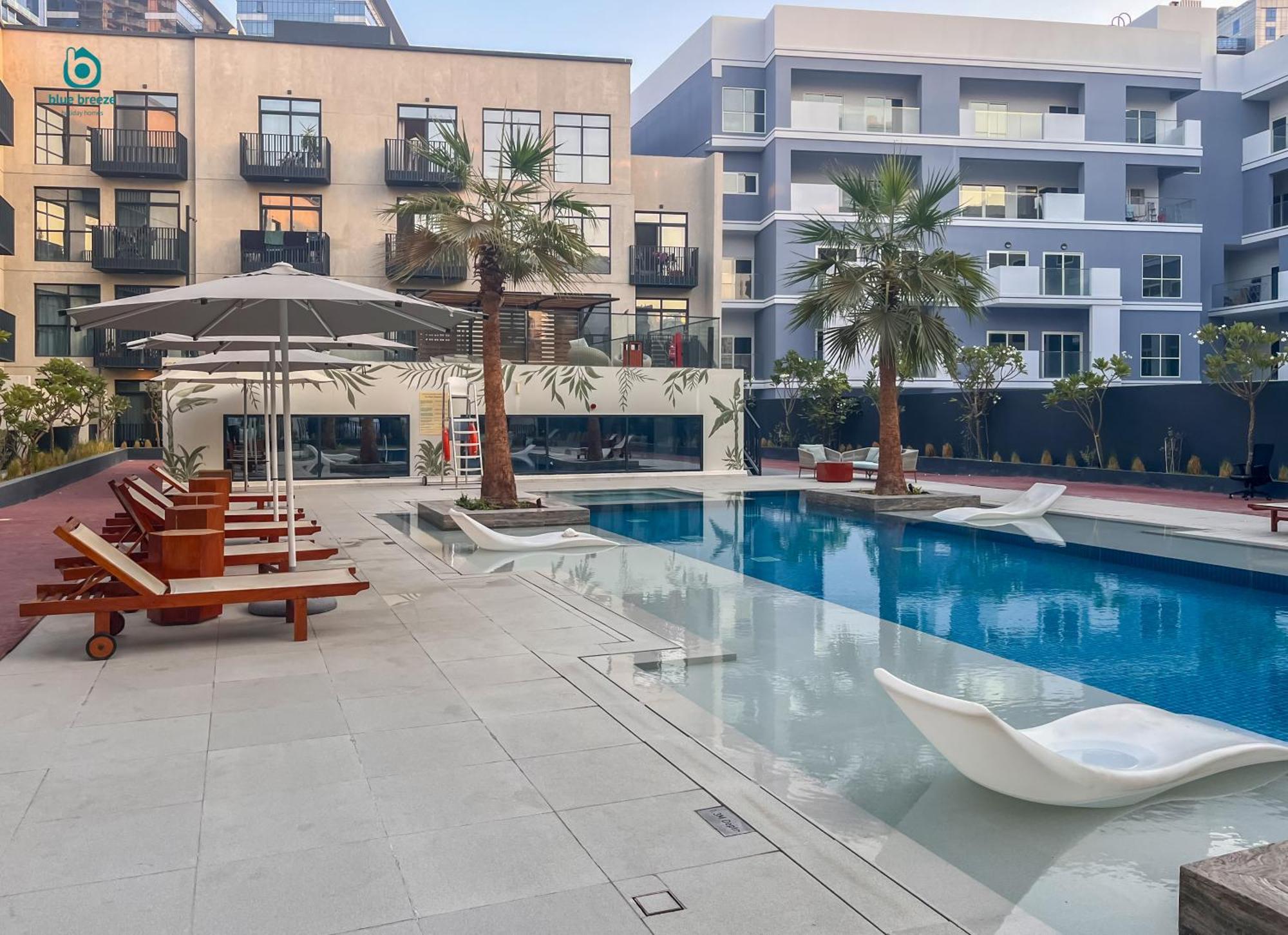 Blue Breeze - Elegant 1br With Private Jacuzzi & Terrace In Jvc Apartment