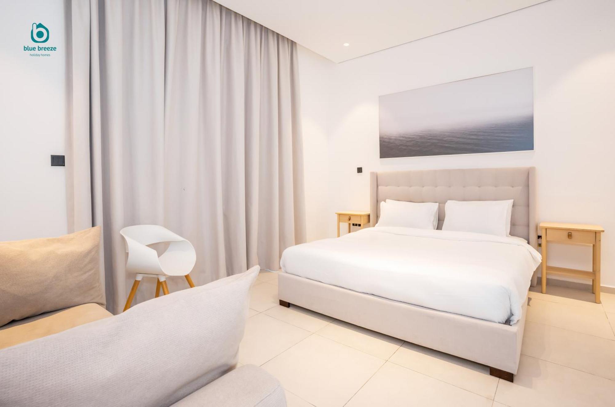 Apartment Blue Breeze - Elegant 1br With Private Jacuzzi & Terrace In Jvc *