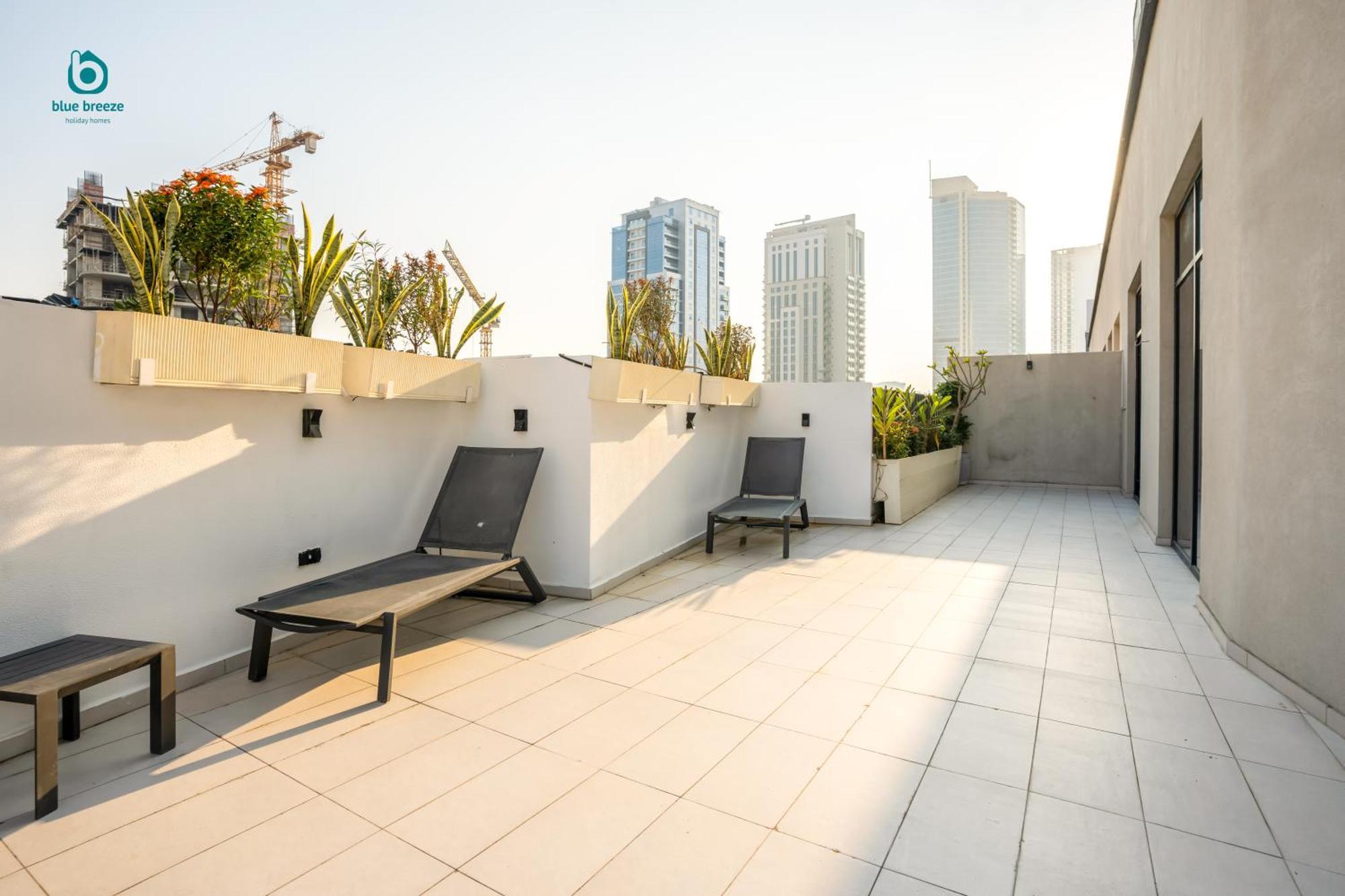 Blue Breeze - Elegant 1br With Private Jacuzzi & Terrace In Jvc Apartment Dubai