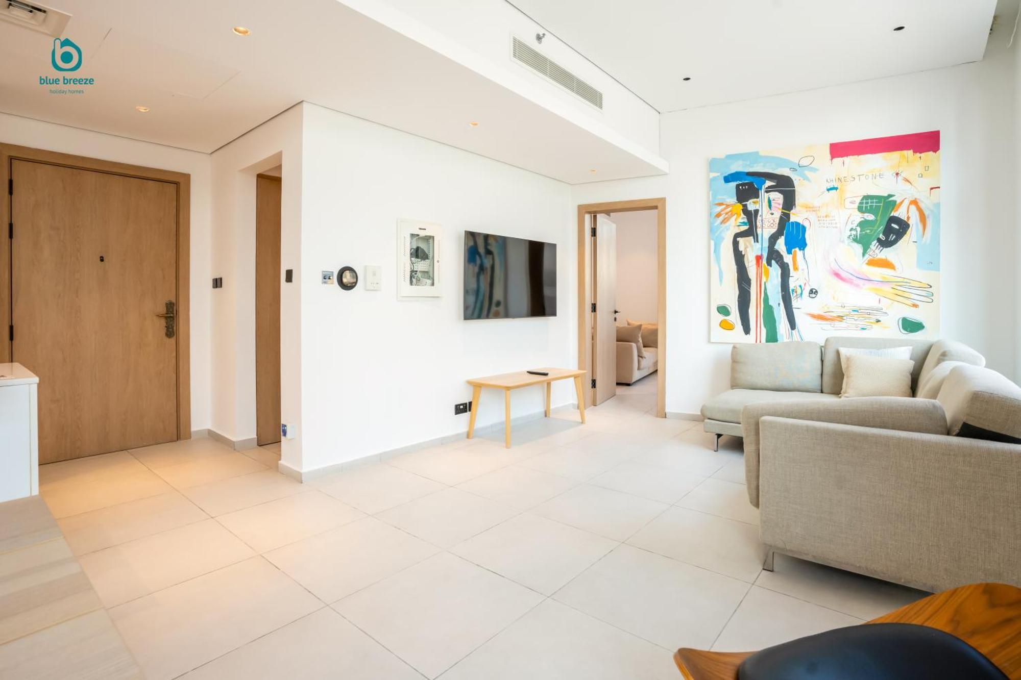 Blue Breeze - Elegant 1br With Private Jacuzzi & Terrace In Jvc *