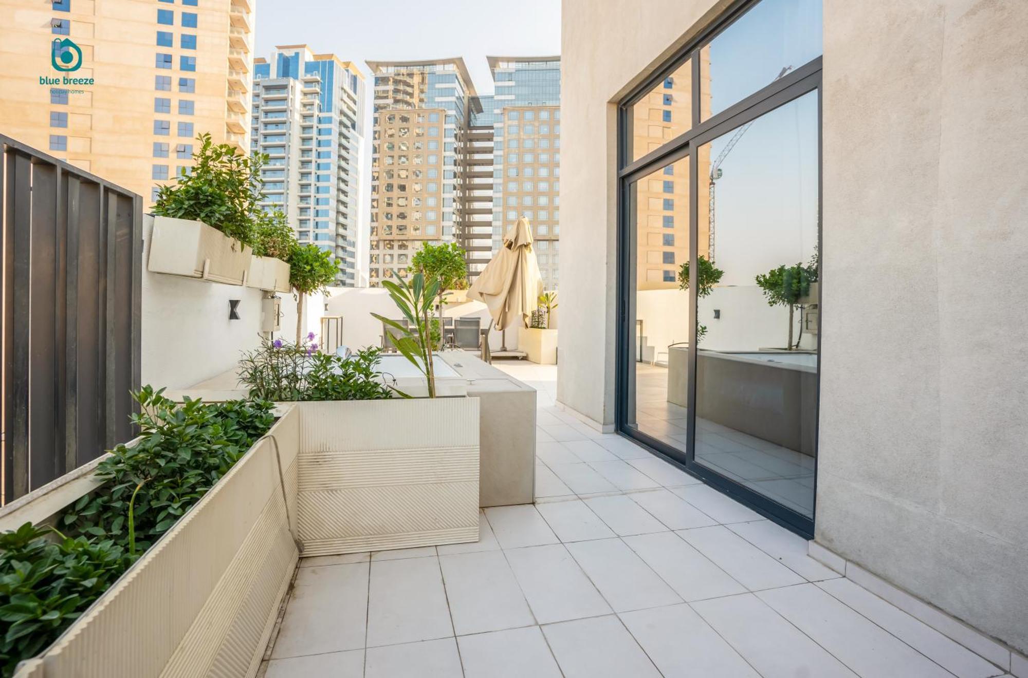 Blue Breeze - Elegant 1br With Private Jacuzzi & Terrace In Jvc Apartment Dubai