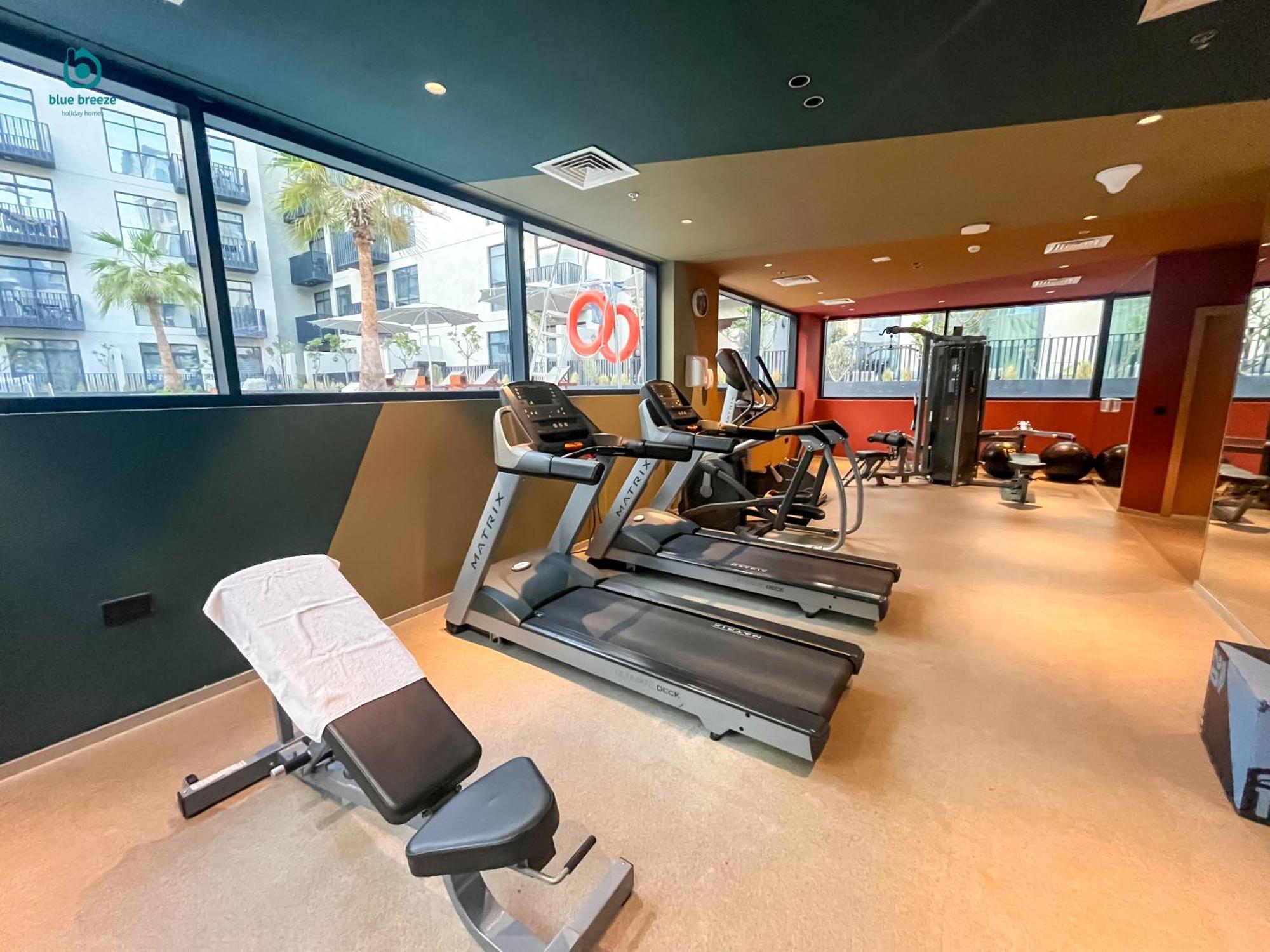 Blue Breeze - Elegant 1br With Private Jacuzzi & Terrace In Jvc