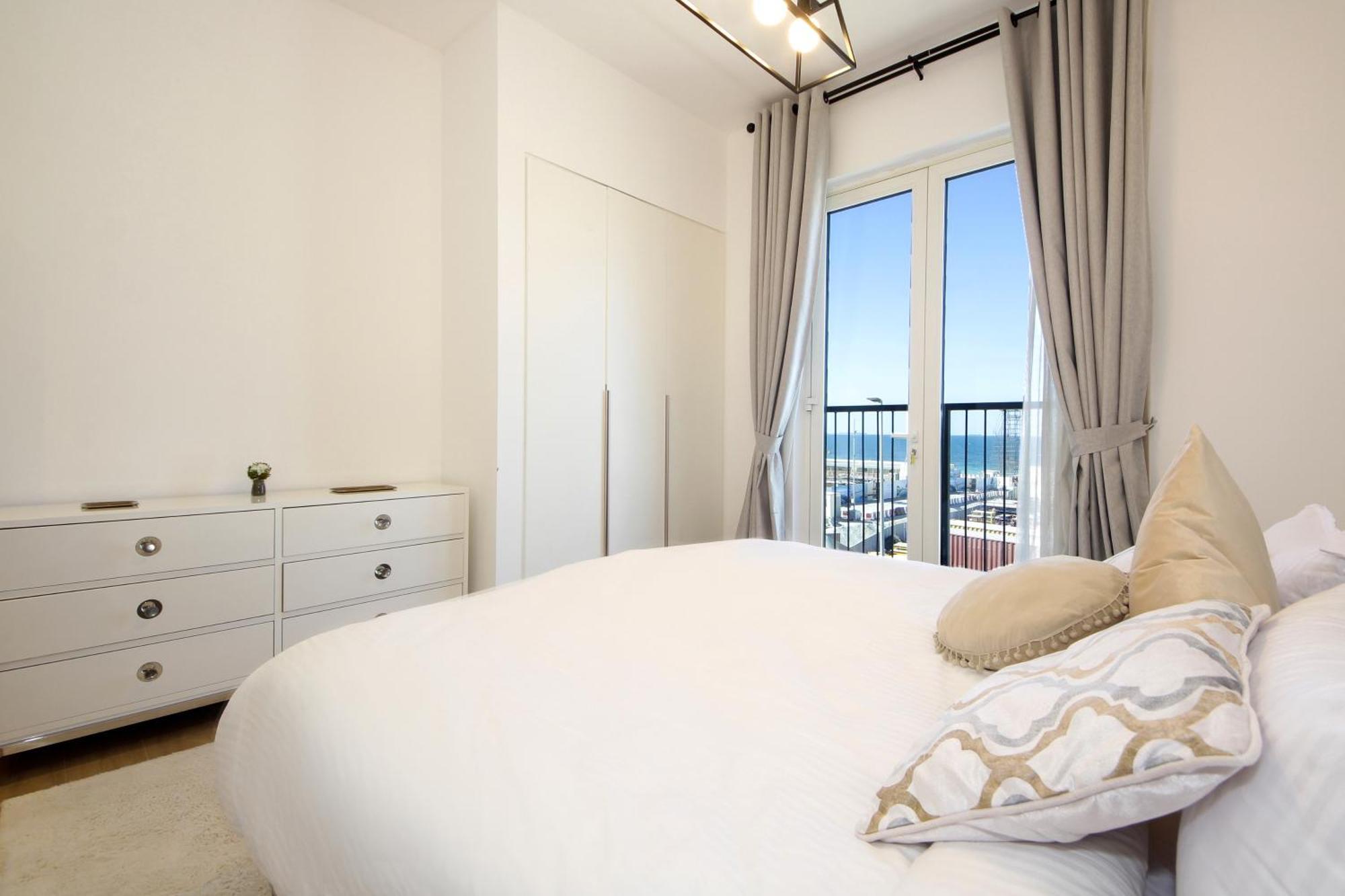 Silk Valley - Gorgeous 2b Direct Access Apartment
