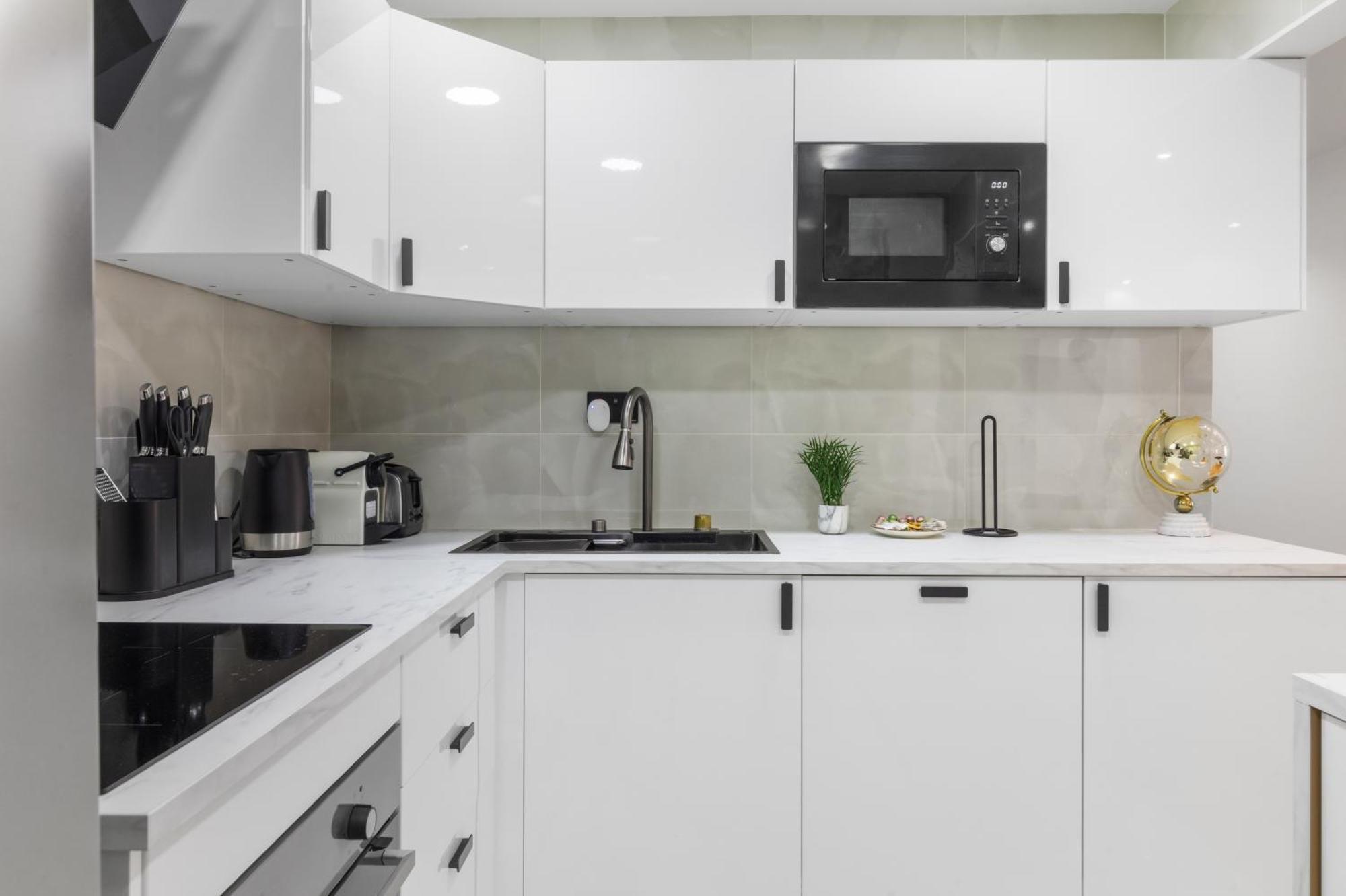 Apartment 2br Marina View - Access - Sleeps 8 In Jbr *