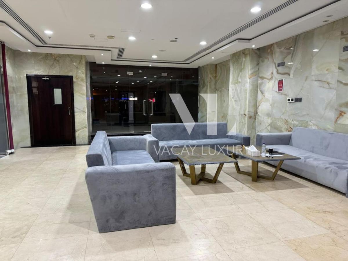 Apartment Center Gem With A View Dubai