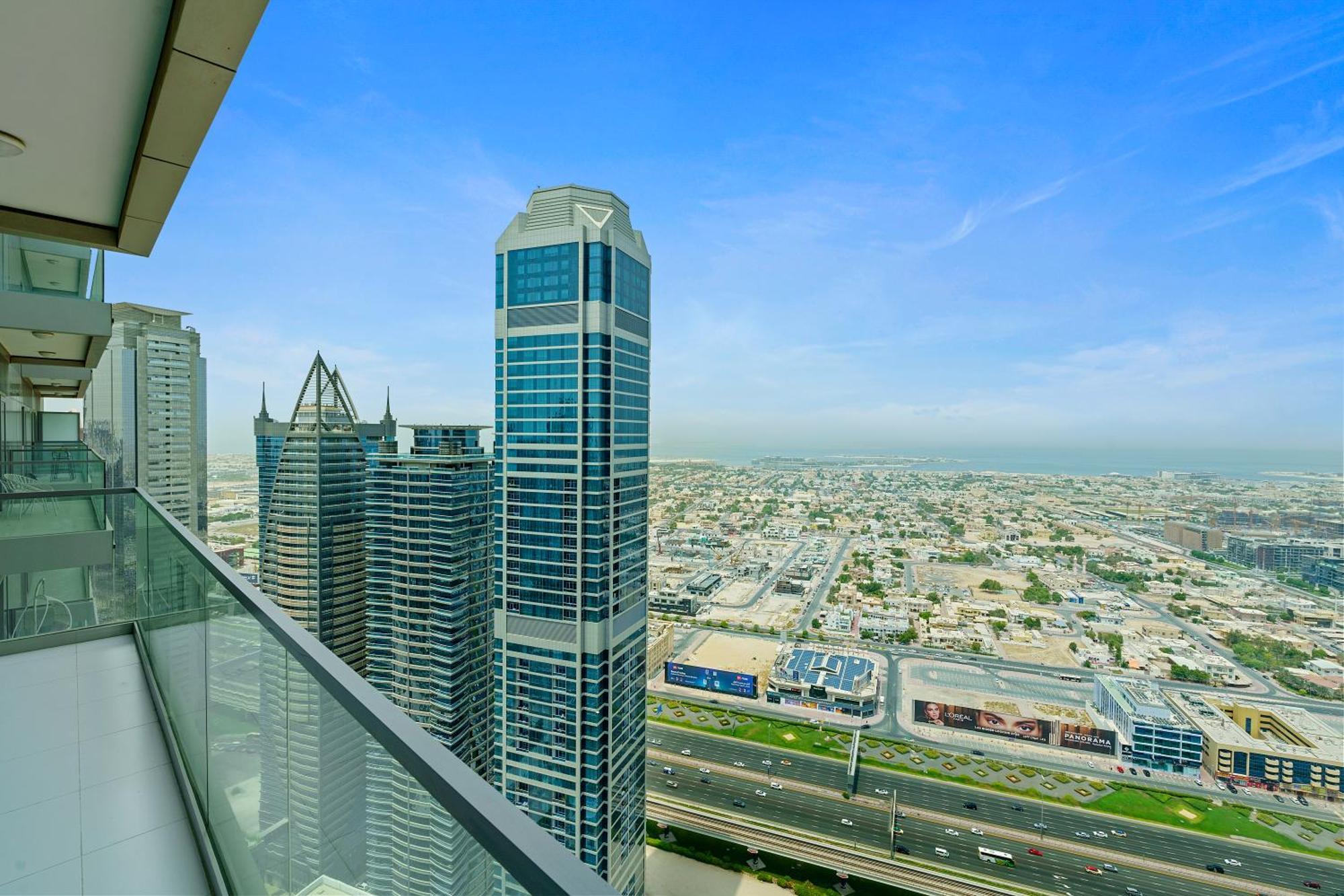 Luxury 3 Bedroom Near Burj Khalifa 43rd Floor Apartment *