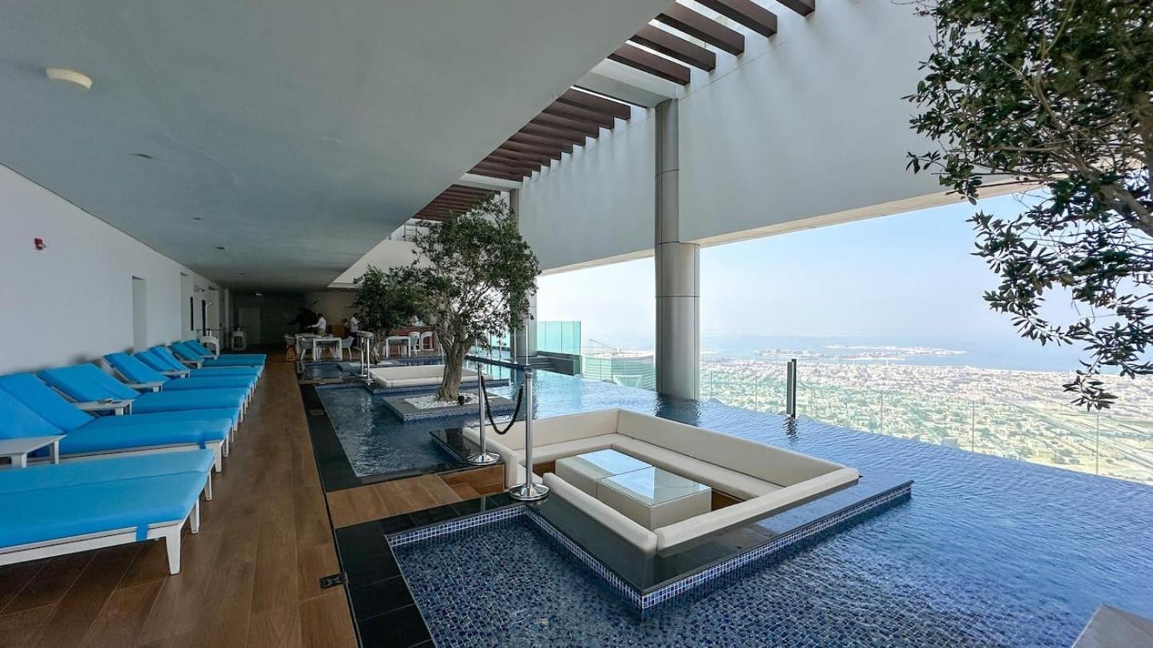 Luxury 3 Bedroom Near Burj Khalifa 43rd Floor Dubai