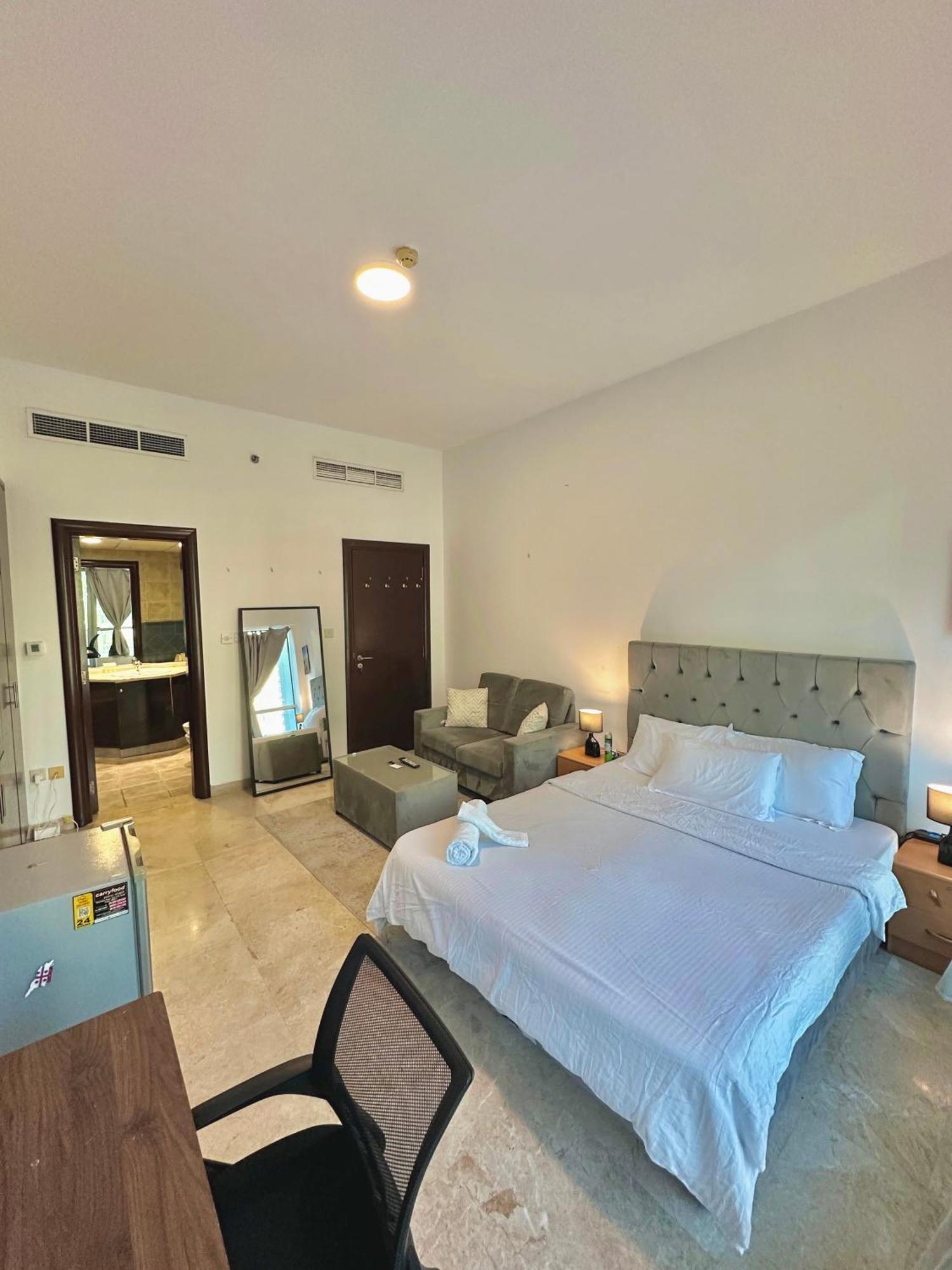Homestay Marina Comfort With Bath Inside