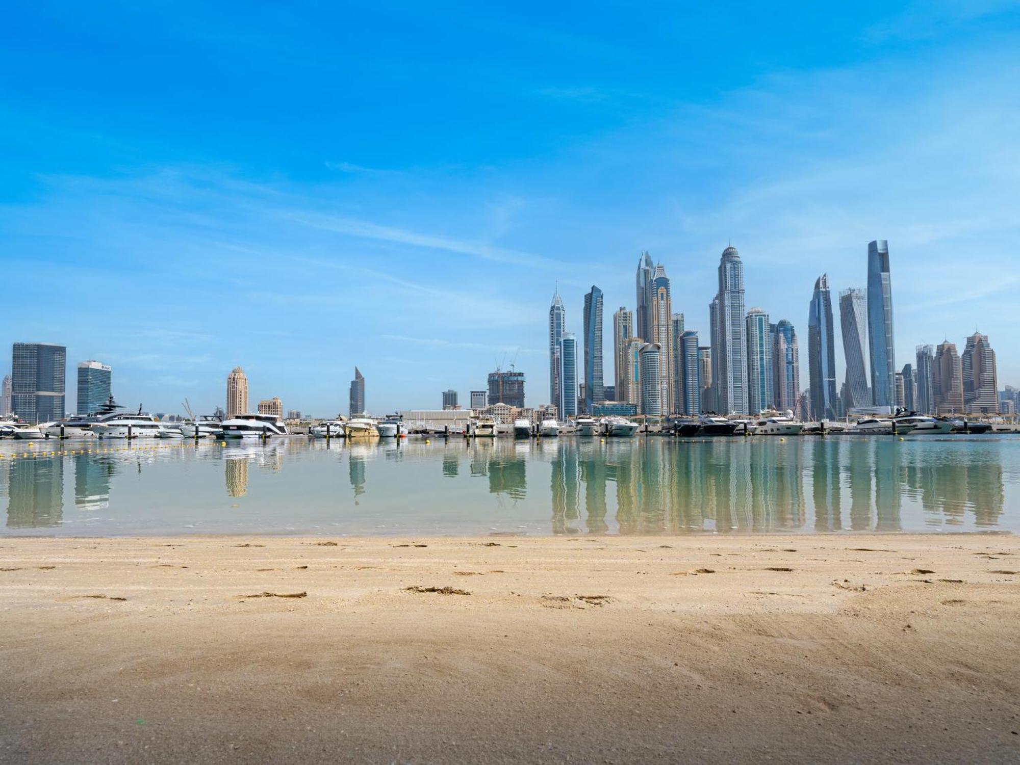 Sleek And Spacious 1 Bedroom With Private Infinity Pool In Harbour Apartment *