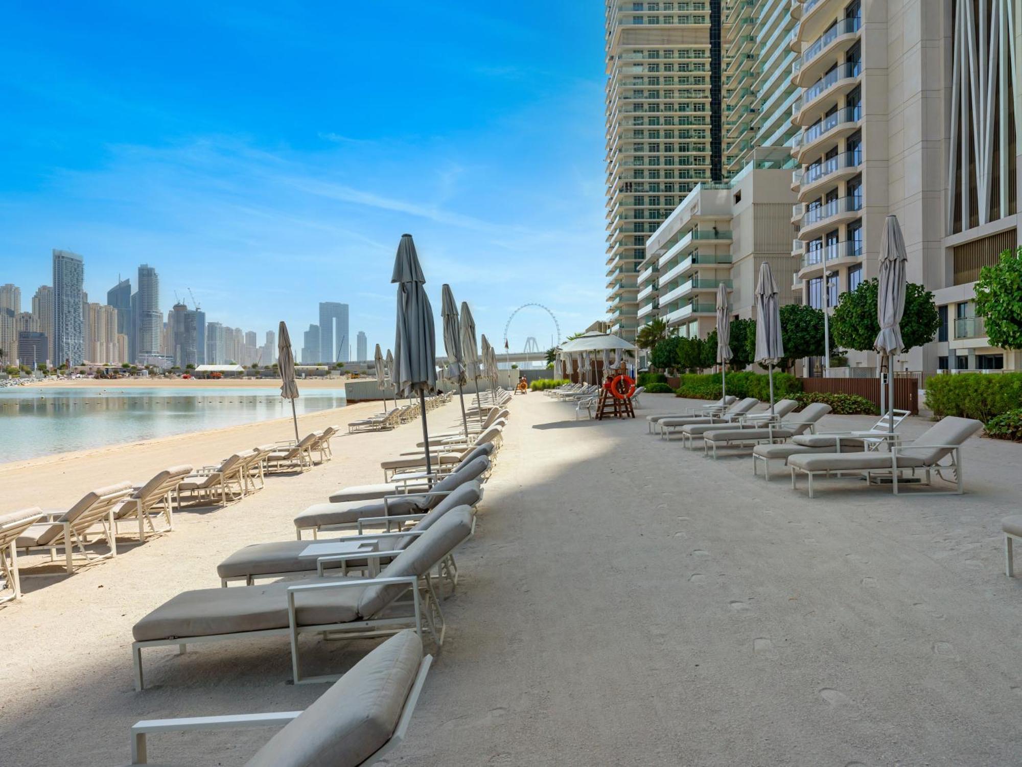 Sleek And Spacious 1 Bedroom With Private Infinity Pool In Harbour *