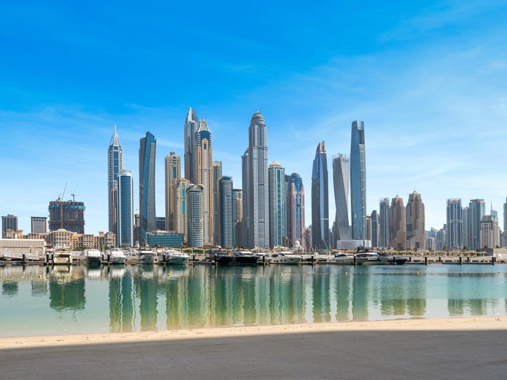 Sleek And Spacious 1 Bedroom With Private Infinity Pool In Harbour Apartment