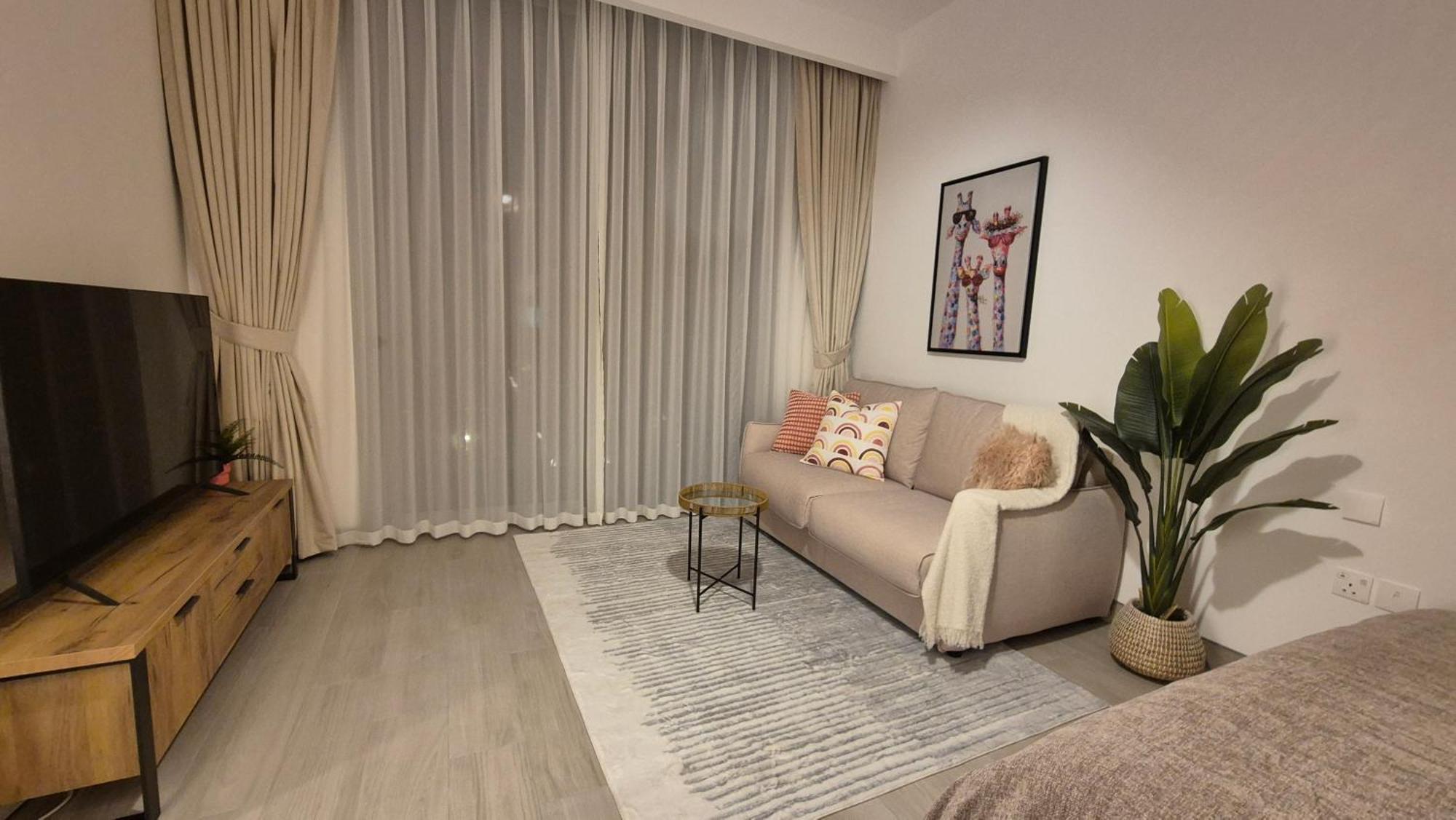 Deluxe - Stylish & Cosy In Luma22 Dubai
