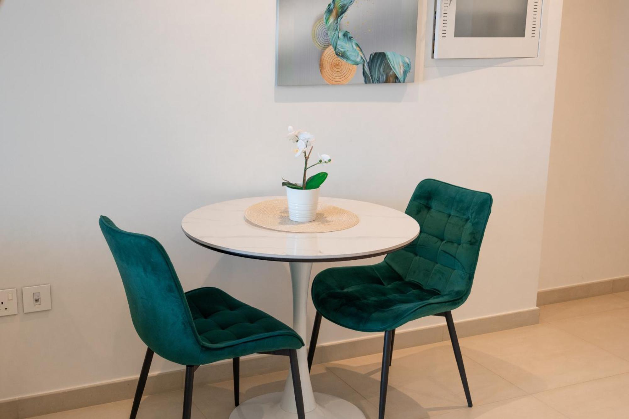 Ina Homes - 1bhk Downtown Views Direct Access To Mall Daire *