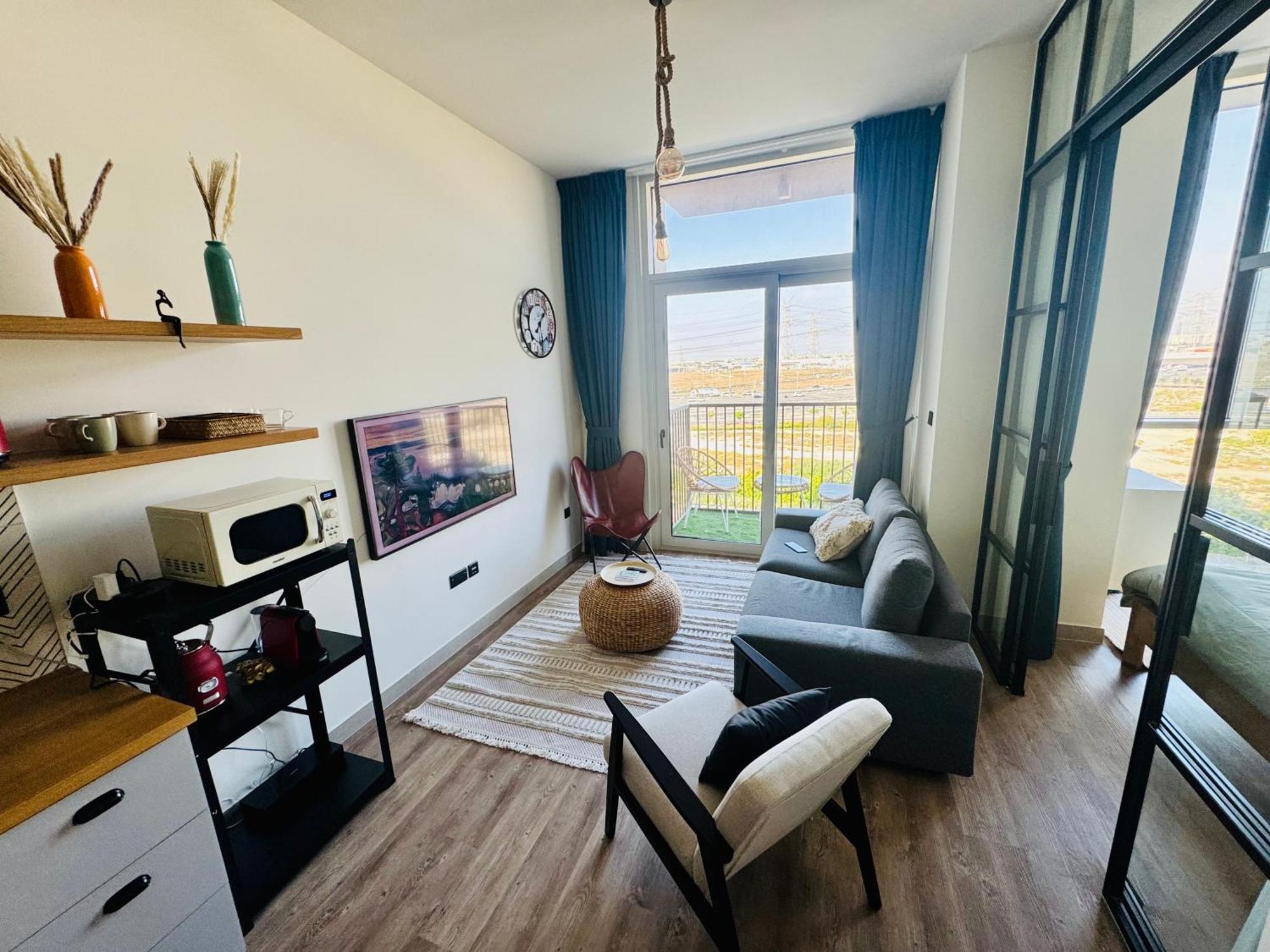 Sunny 1 Bedroom In Hills Estate Apartment Dubai