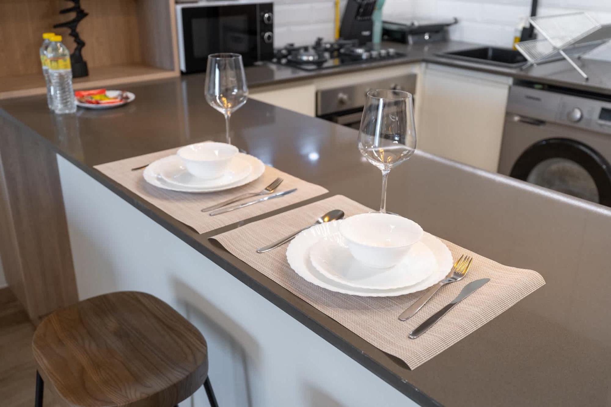 Bright & Airy Perfect For 2 In Jvc Apartment