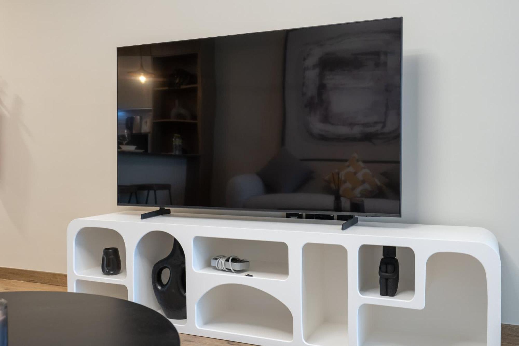 Bright & Airy Perfect For 2 In Jvc Apartment *