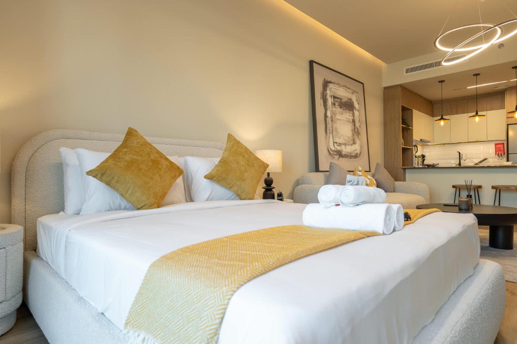 Bright & Airy Perfect For 2 In Jvc * Dubai