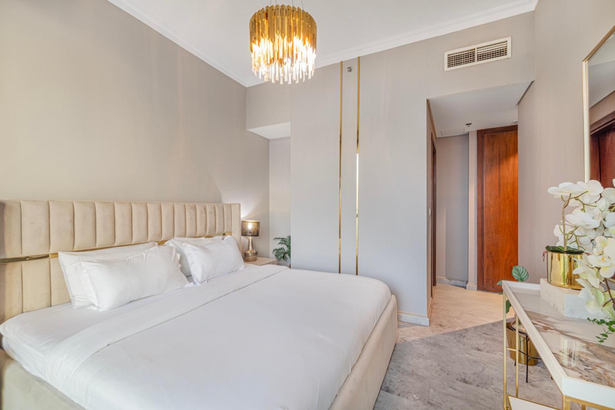 Luxury 2 Bedroom With Sky Line And Direct Mall Access At Burj Vista Apartment *